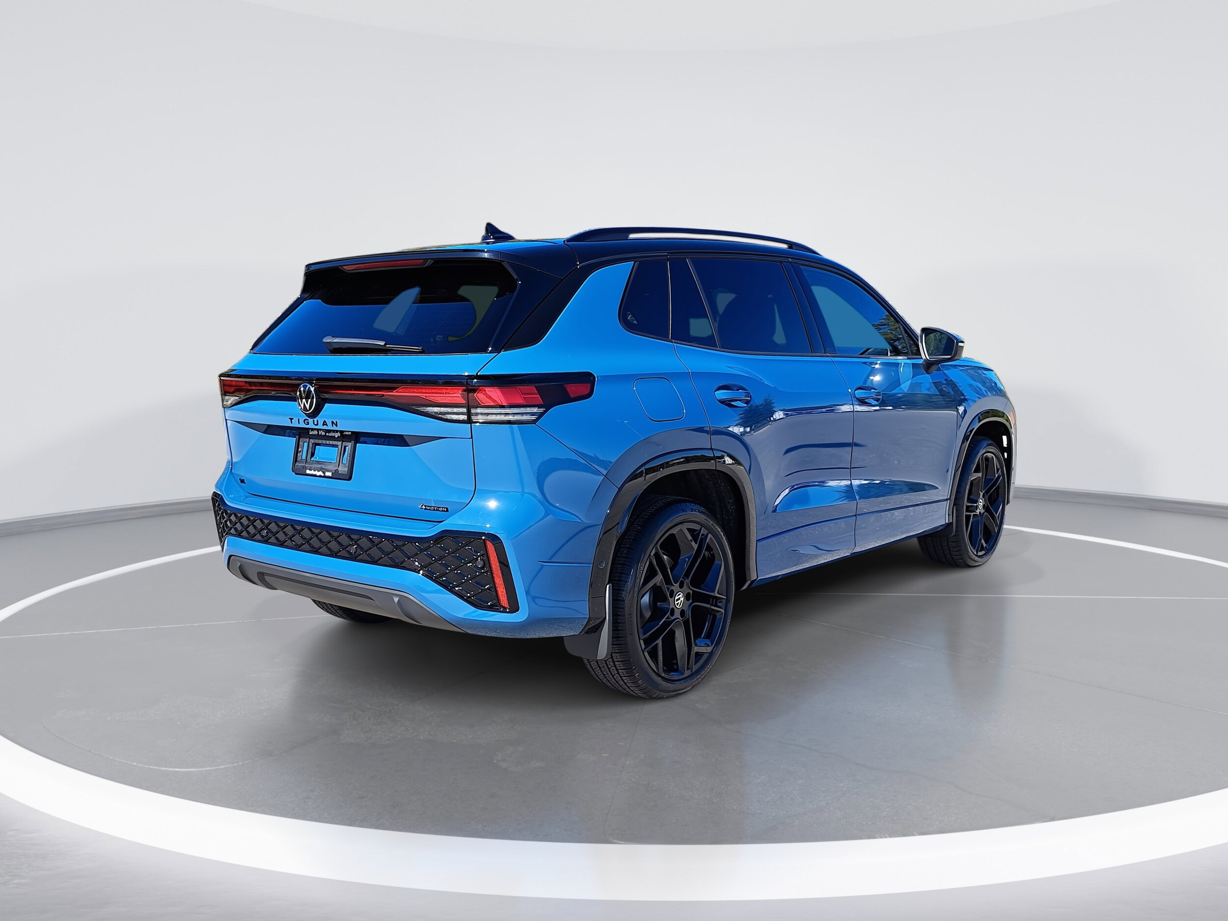 2026 Volkswagen Tiguan SE R-Line Black photo 3