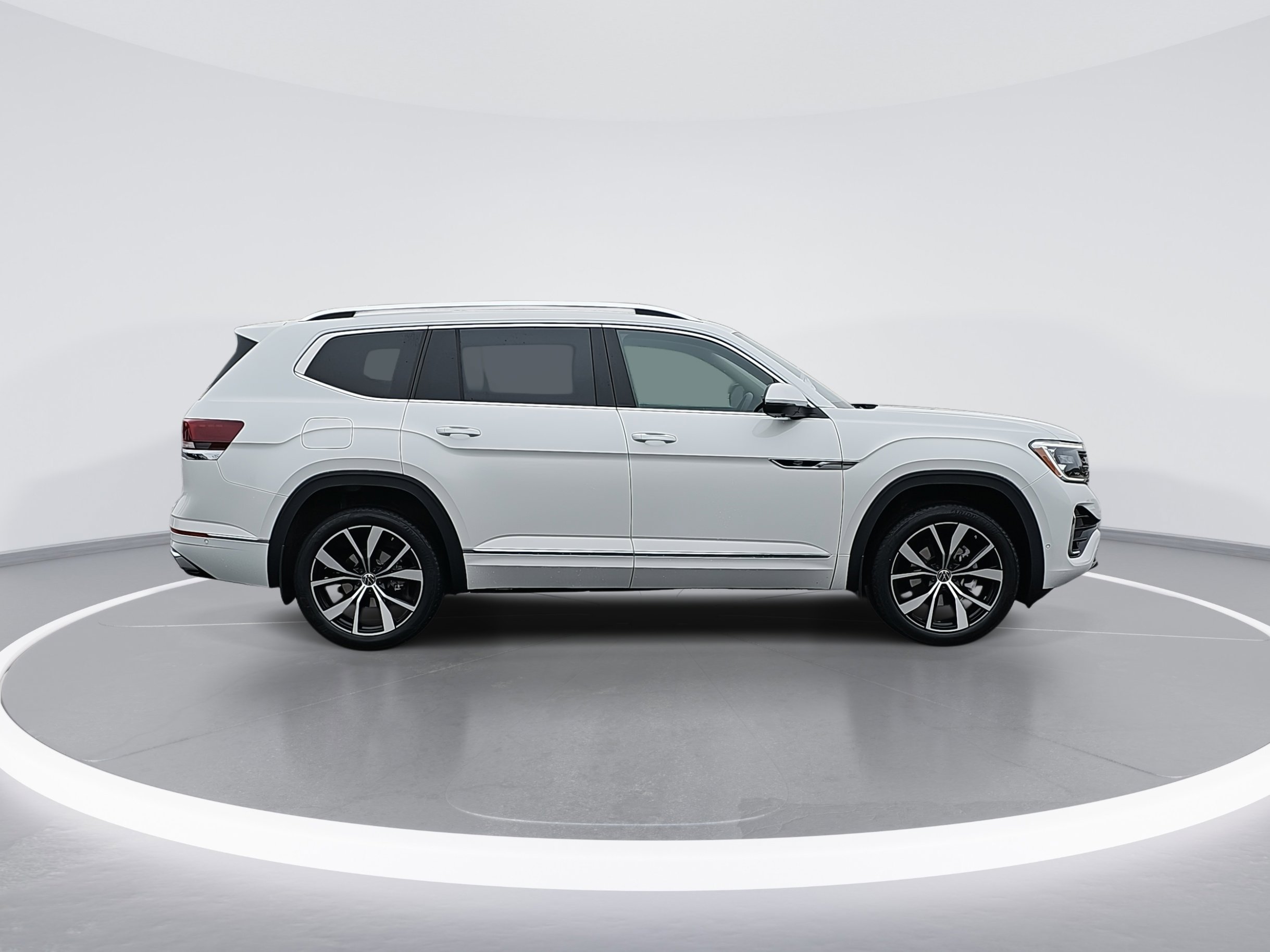 2025 Volkswagen Atlas SEL Premium R-Line photo 2