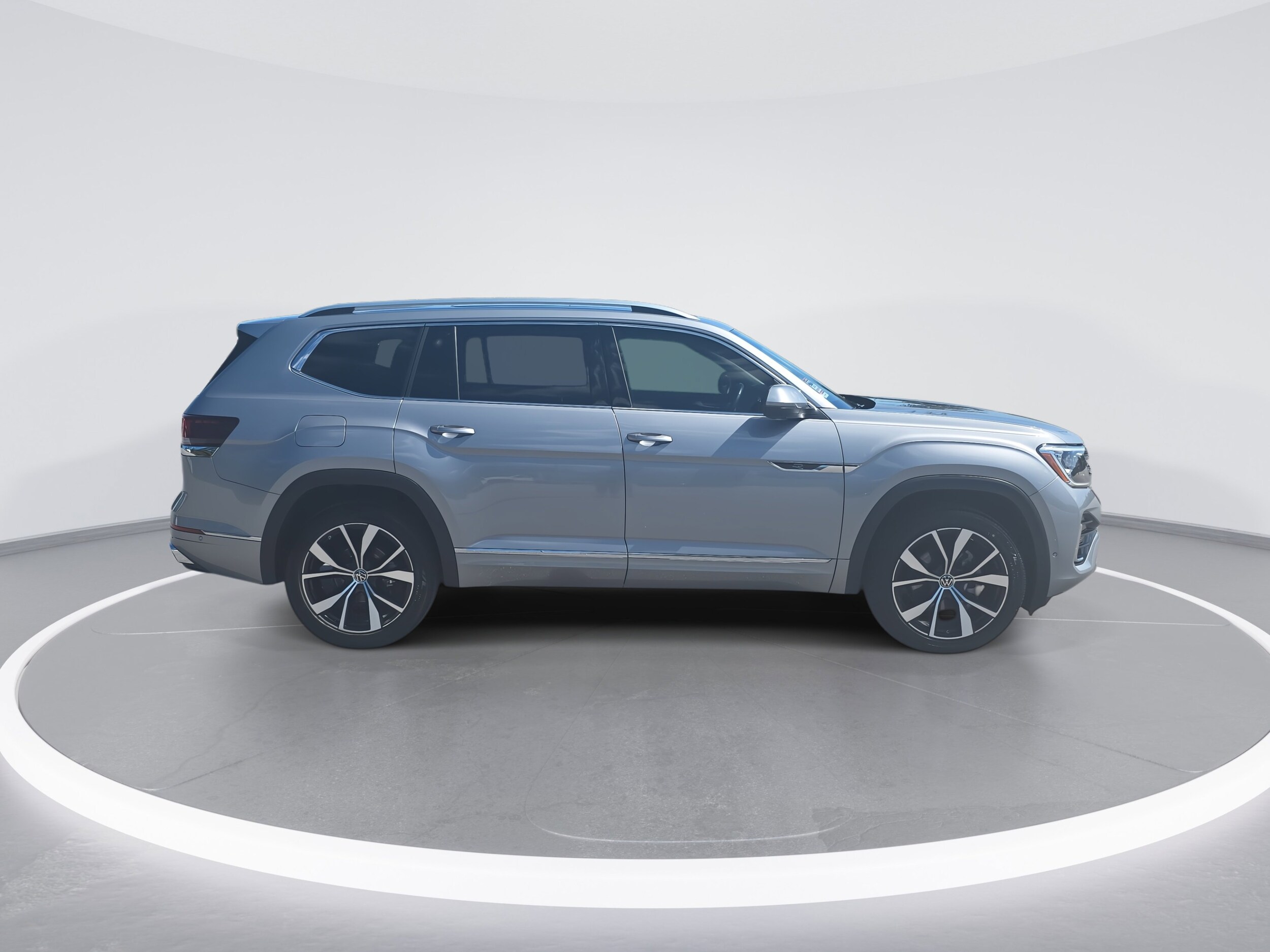 2024 Volkswagen Atlas SEL Premium R-Line photo 2