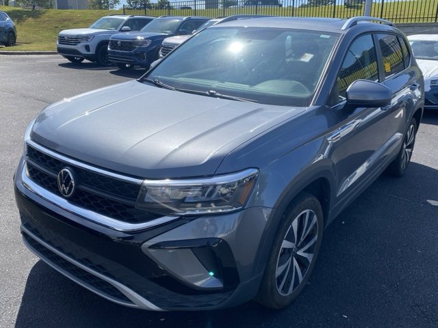 2022 Volkswagen Taos SE photo 2