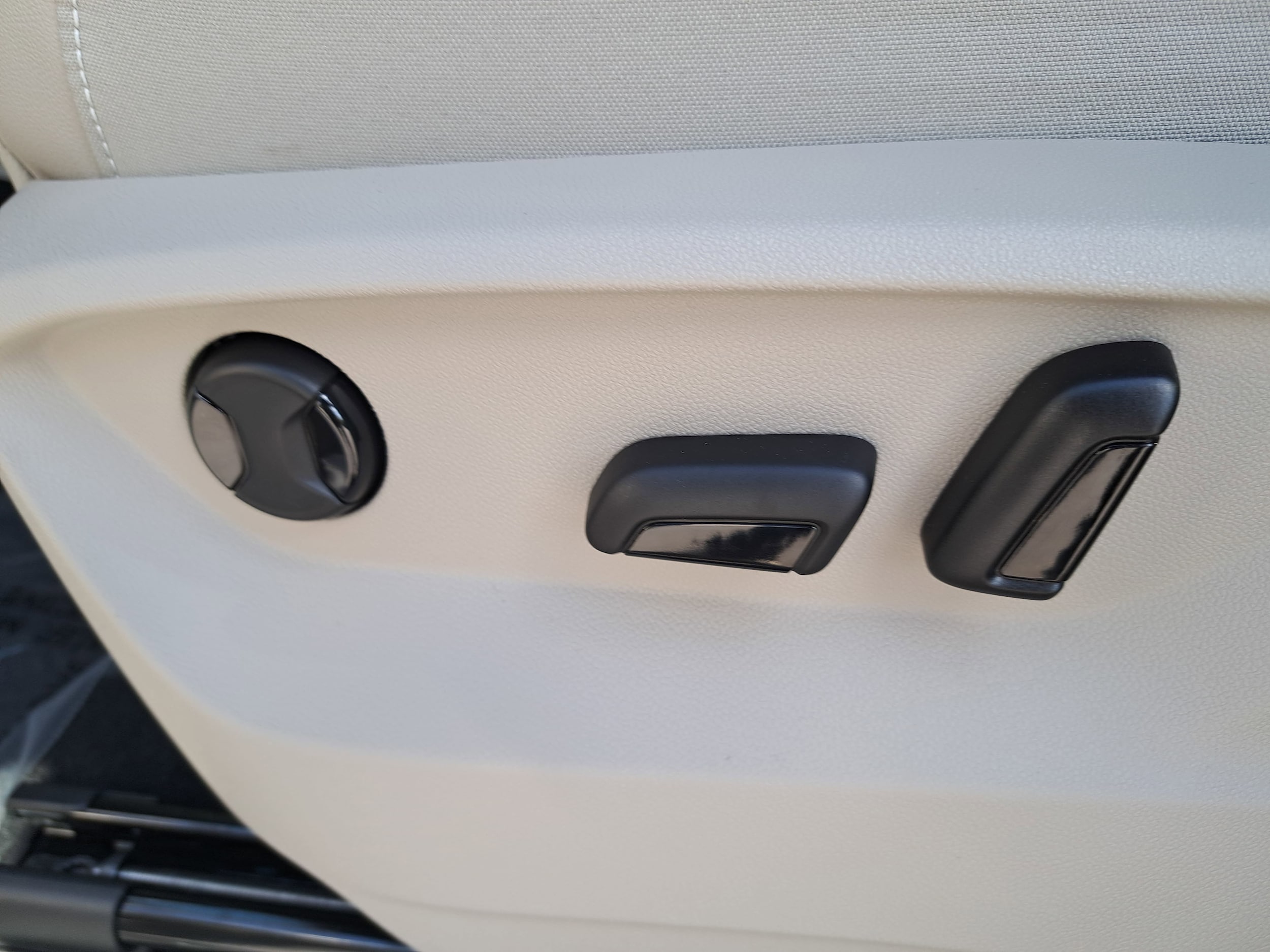 2026 Volkswagen Atlas SE w/Tech - Photo 28