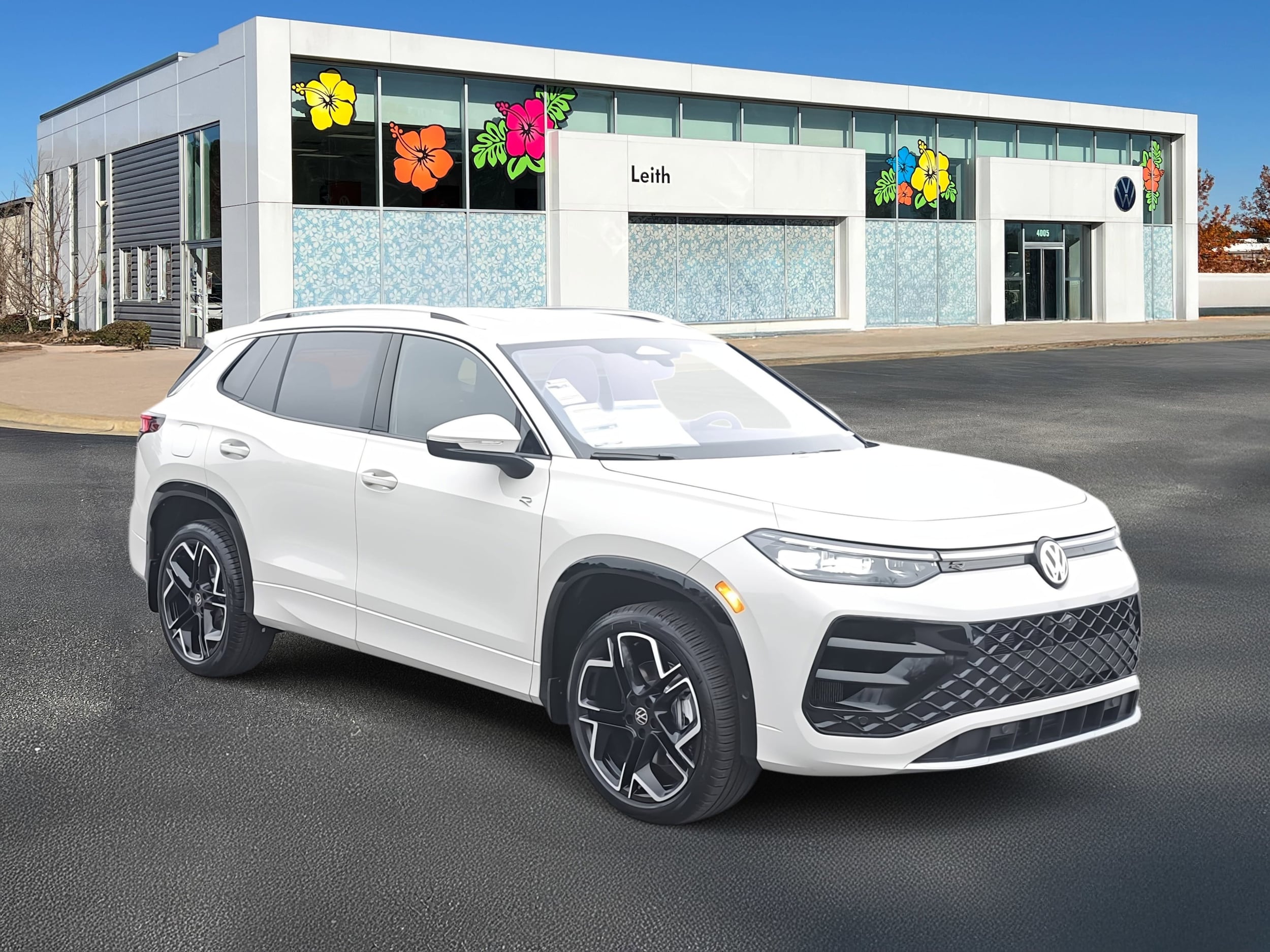 2026 Volkswagen Tiguan SEL R-LINE TURBO's photo