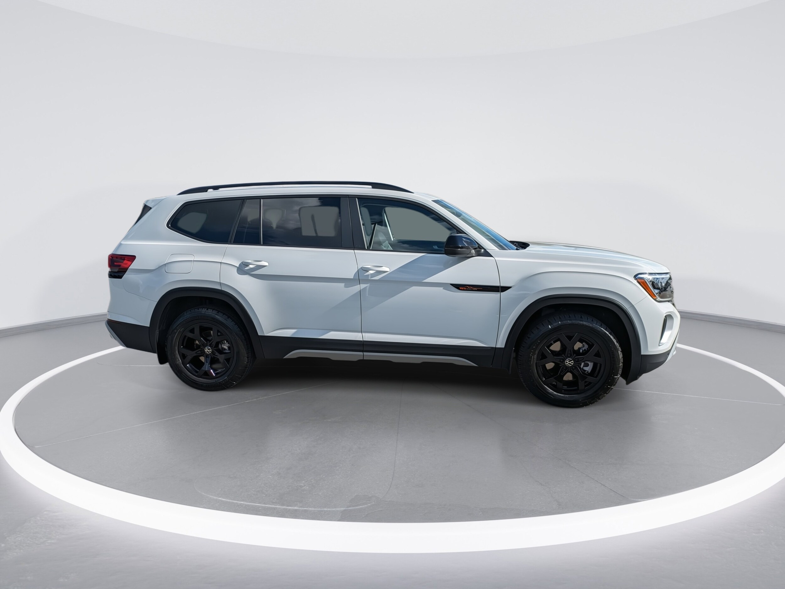 2025 Volkswagen Atlas Peak Edition photo 3