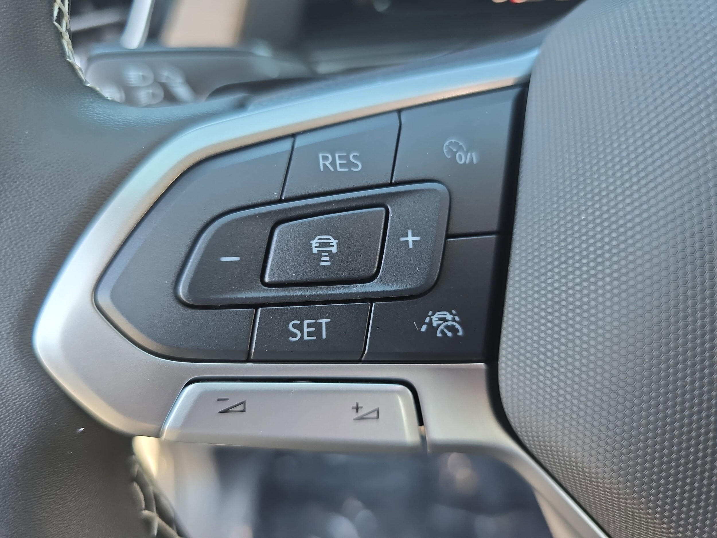 2026 Volkswagen Atlas SE w/Tech - Photo 18