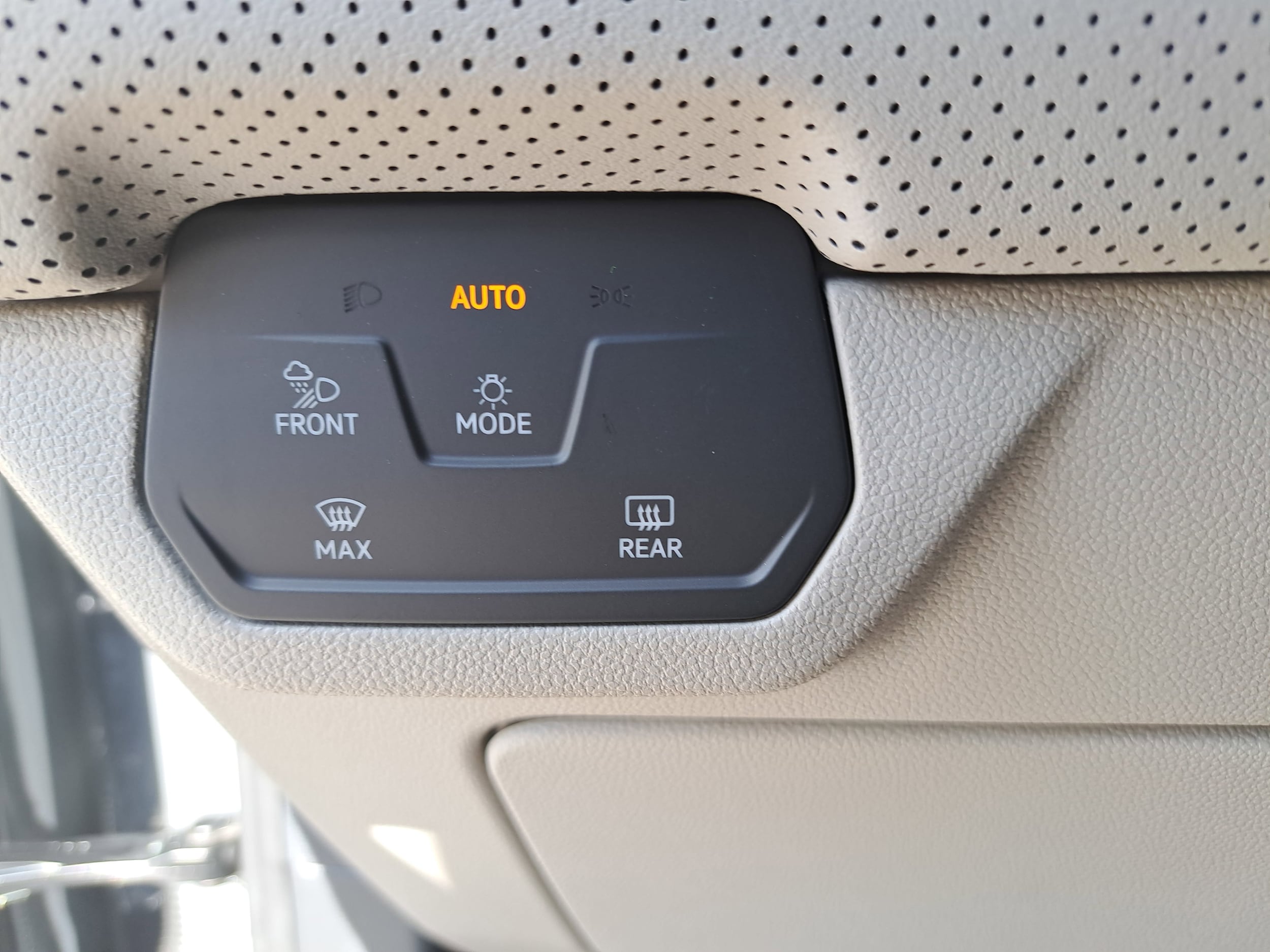 2026 Volkswagen Atlas SE w/Tech - Photo 27