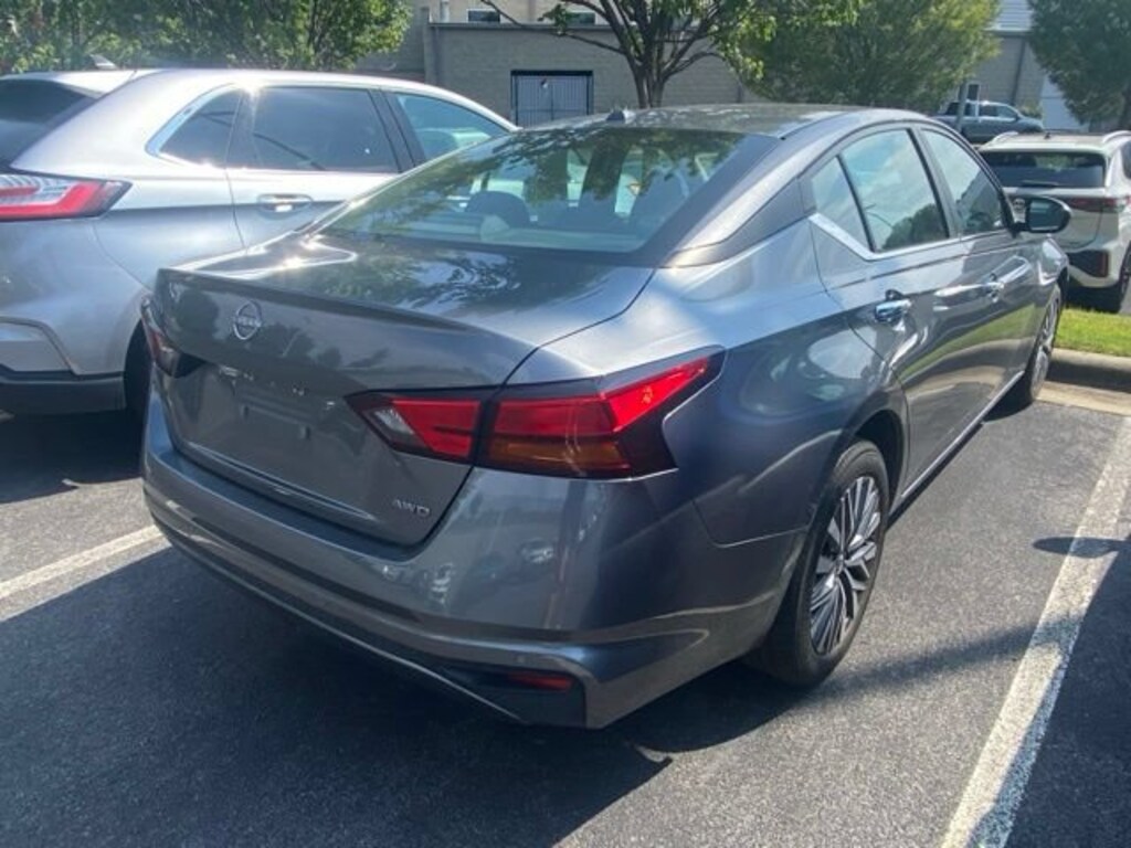 Used 2025 Nissan Altima SV Sedan