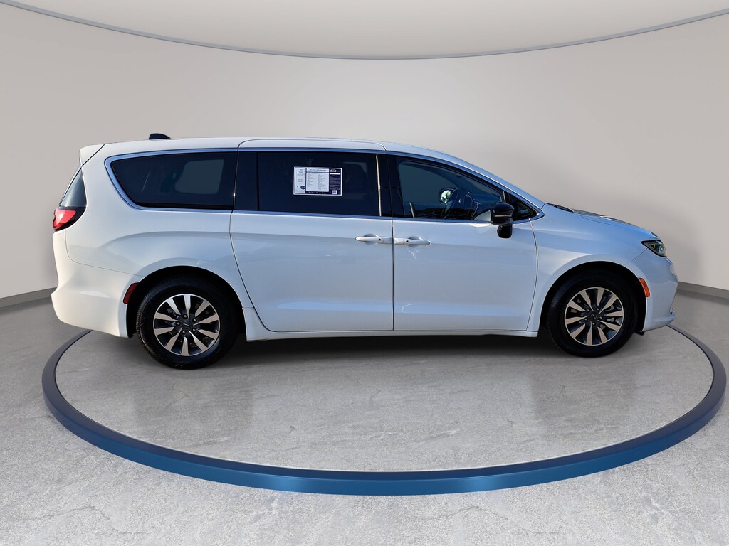 Used 2024 Chrysler Pacifica Plug-In Hybrid Select Van Passenger Van