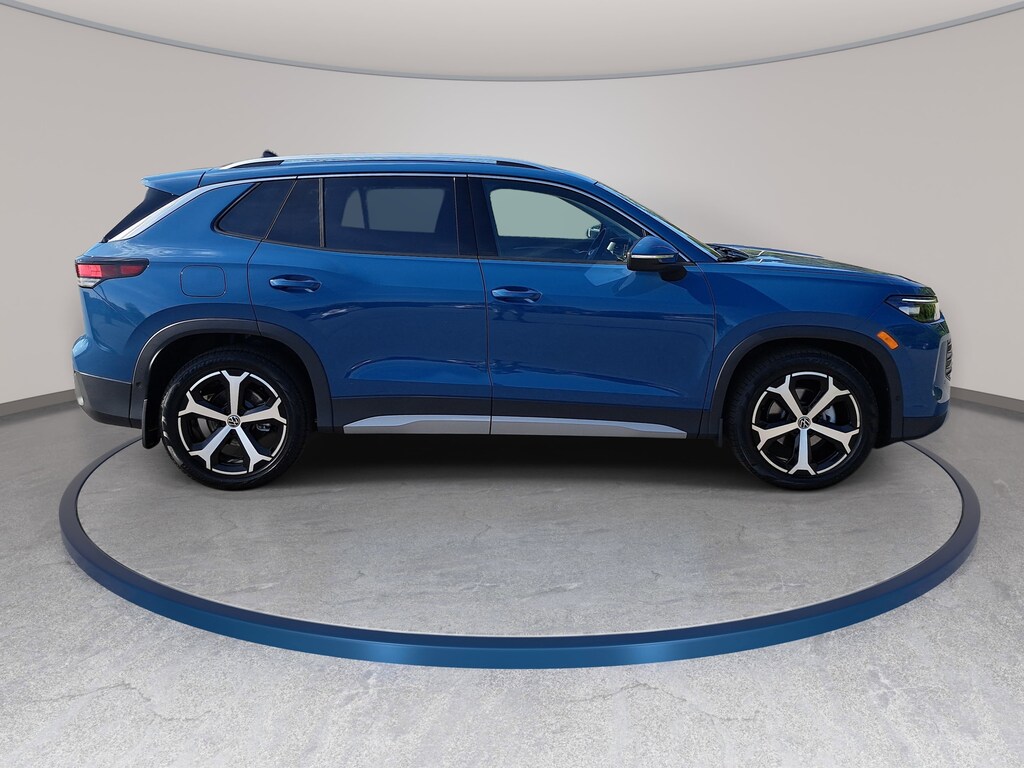New 2026 Volkswagen Tiguan 2.0T SE SUV