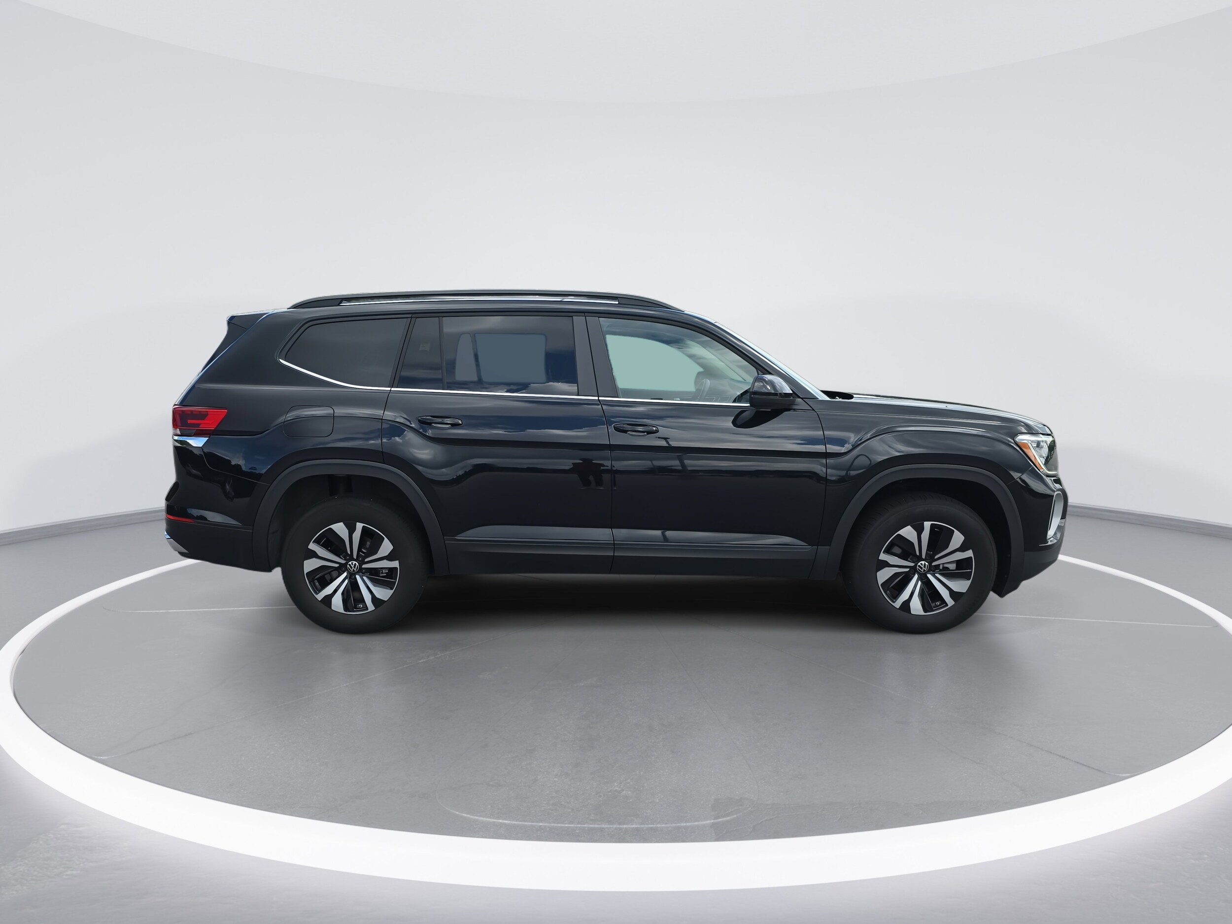 2024 Volkswagen Atlas SE photo 2