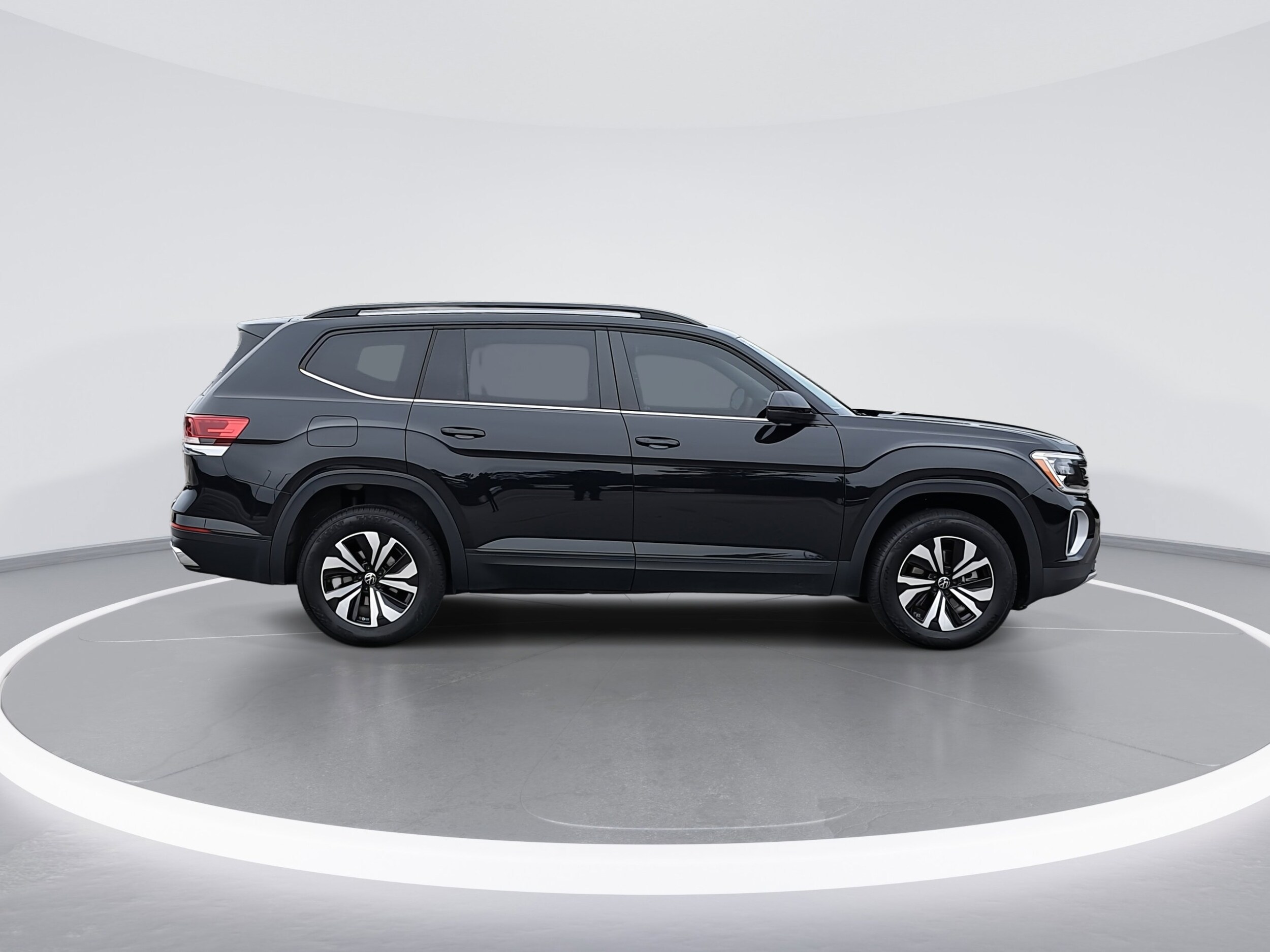 2024 Volkswagen Atlas SE photo 2