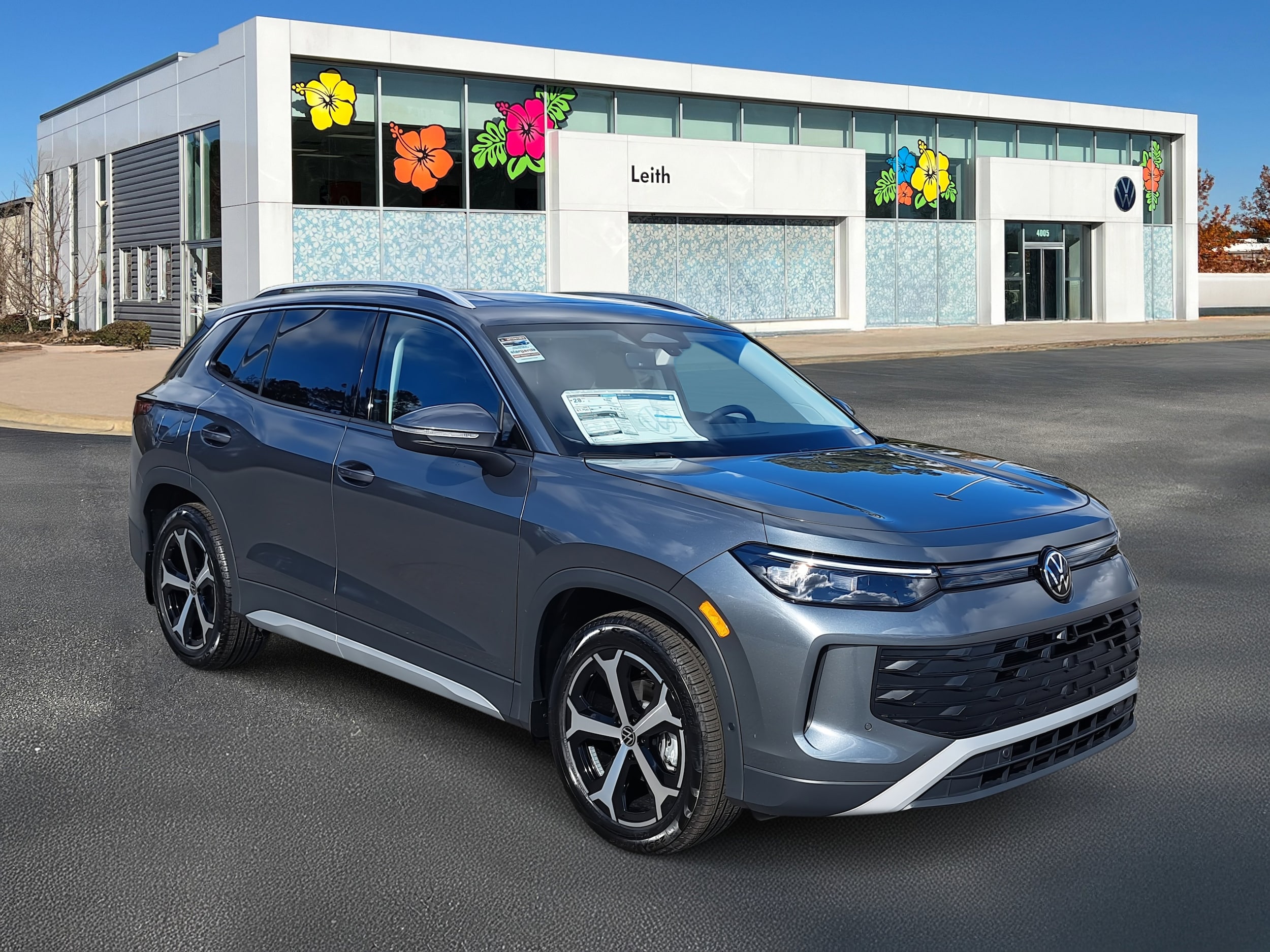 2026 Volkswagen Tiguan SE's photo