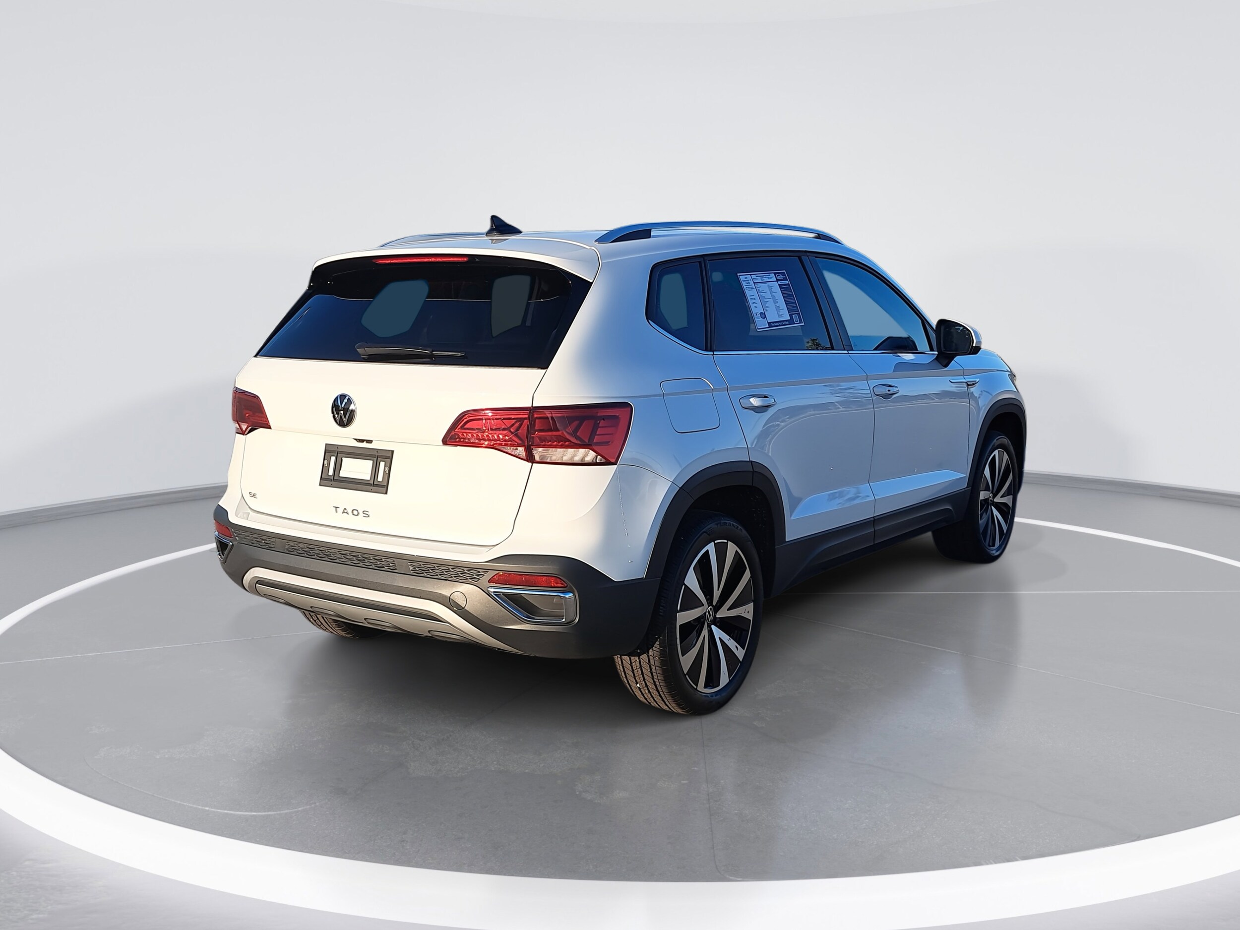2024 Volkswagen Taos SE photo 3