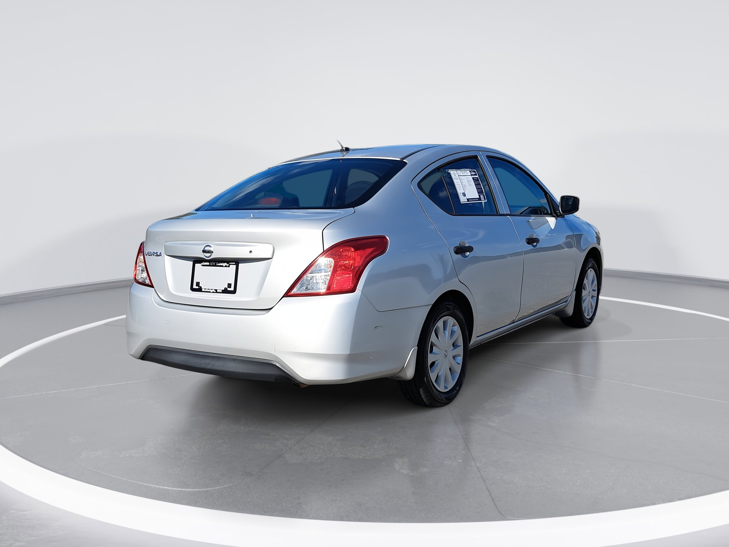 2016 Nissan Versa 1.6 S photo 2