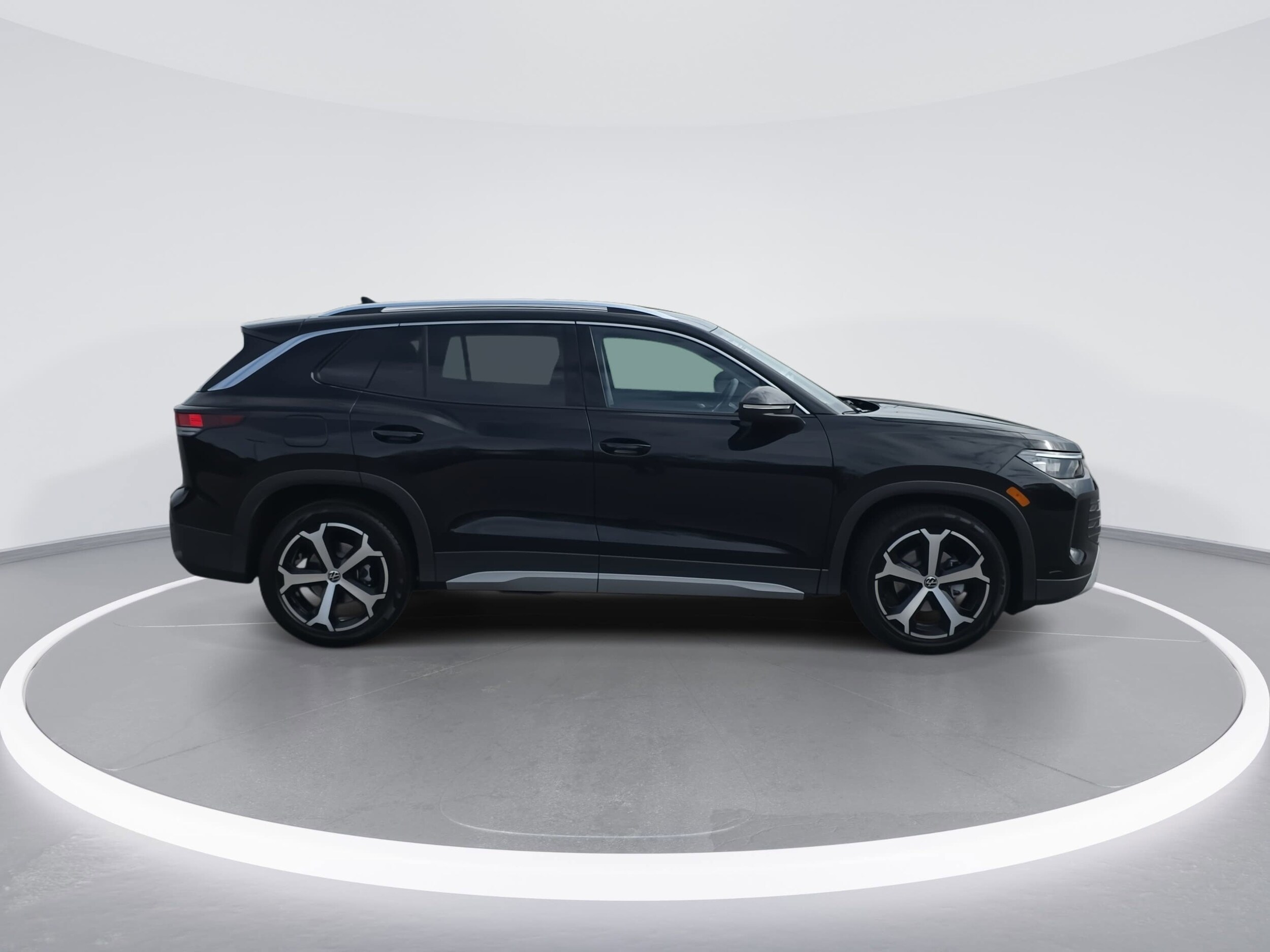 2026 Volkswagen Tiguan SE photo 2