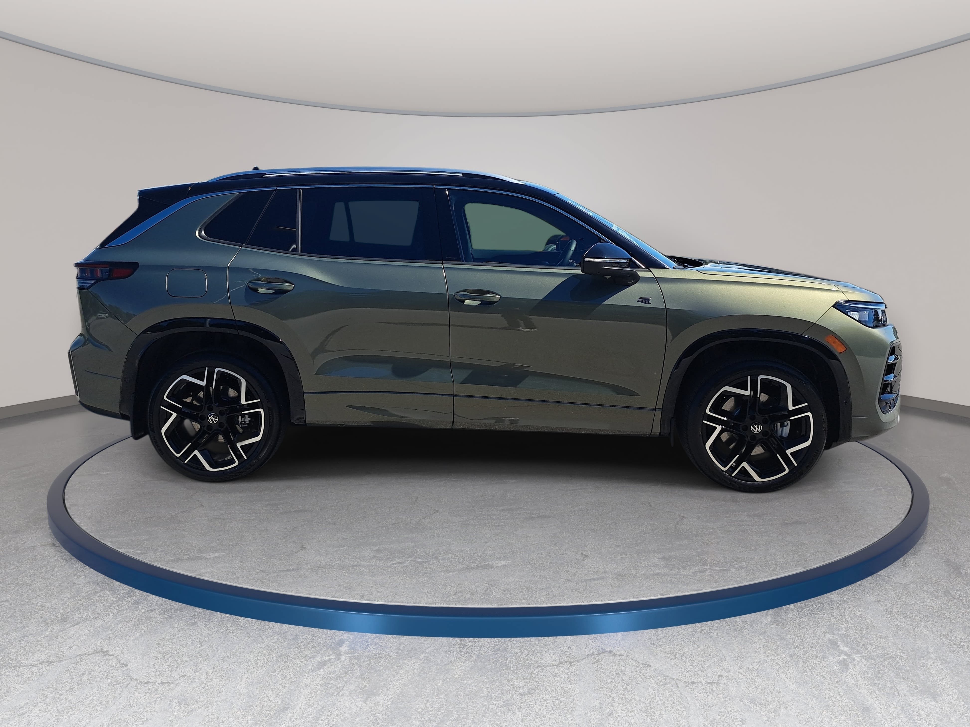 New 2026 Volkswagen Tiguan SEL R-Line Turbo SUV