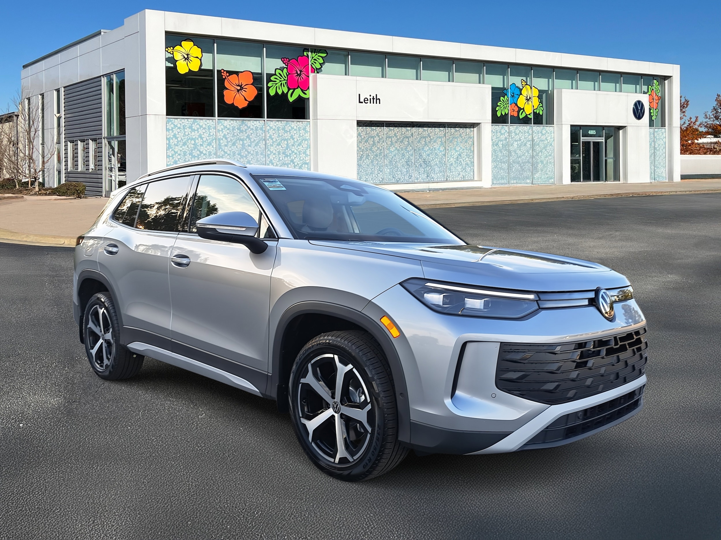 2025 Volkswagen Tiguan SE's photo