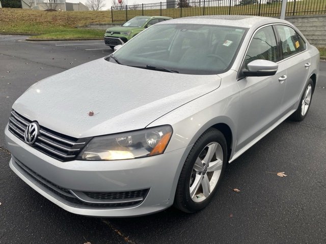 2013 Volkswagen Passat SE photo 2