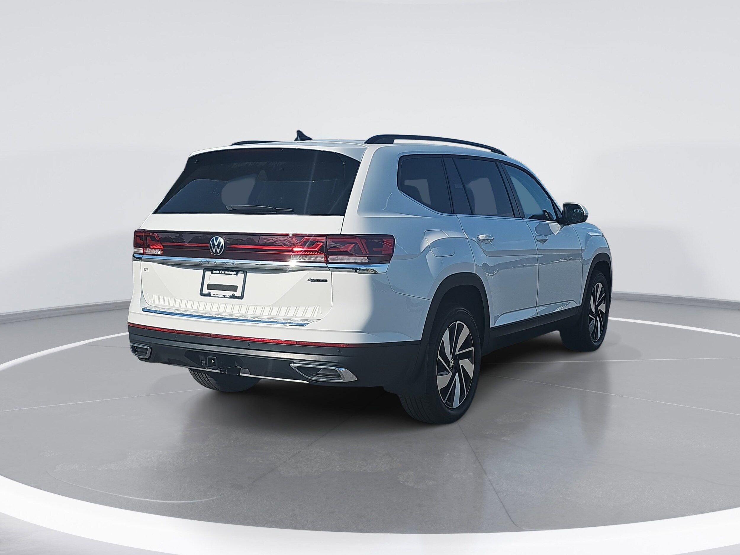 2025 Volkswagen Atlas SE Technology photo 3