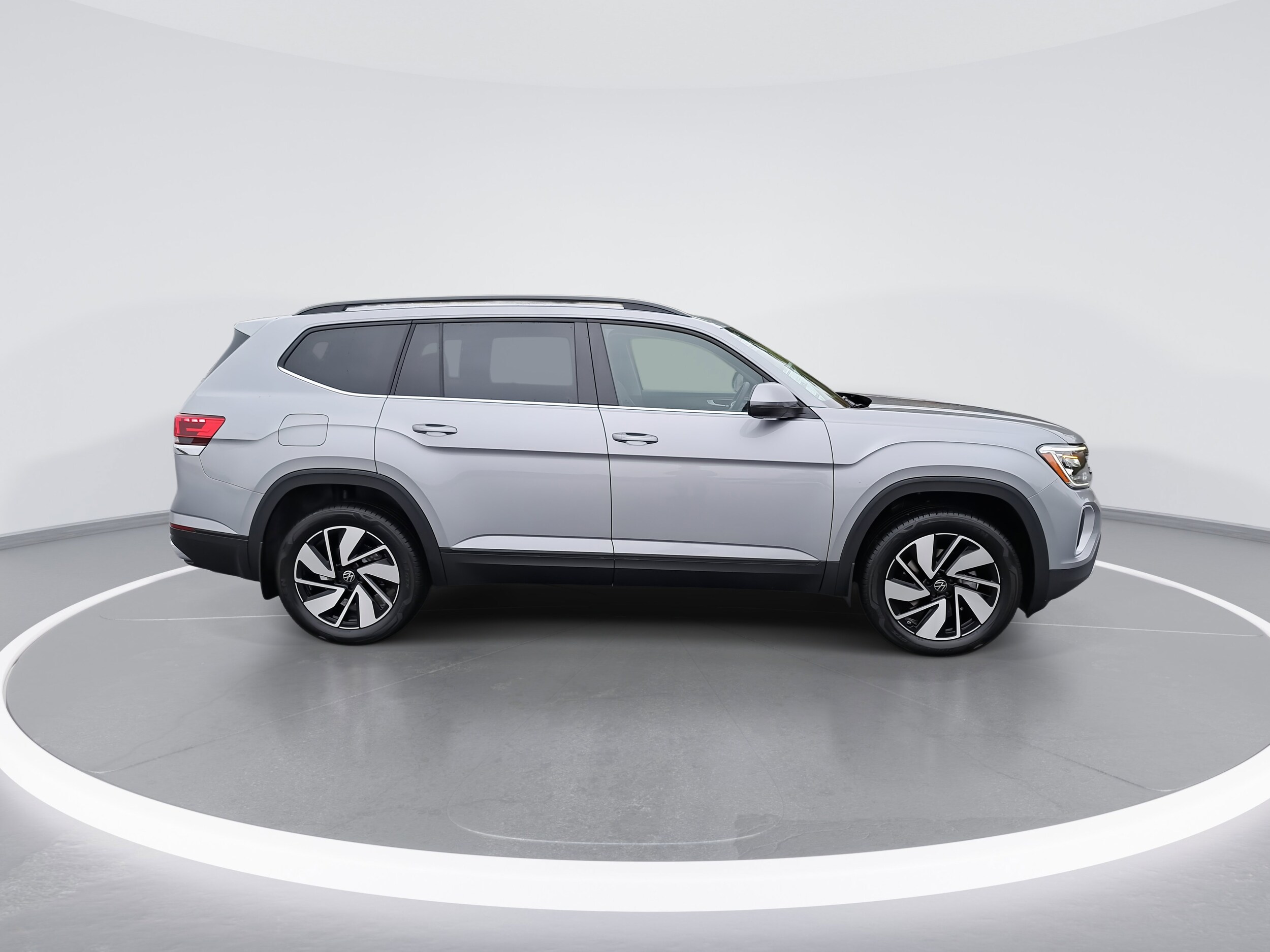 2026 Volkswagen Atlas SE Technology photo 2