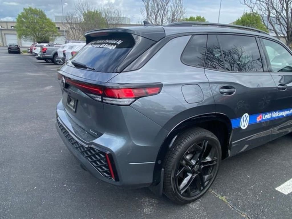 Used 2025 Volkswagen Tiguan 2.0T SE R-Line Black SUV