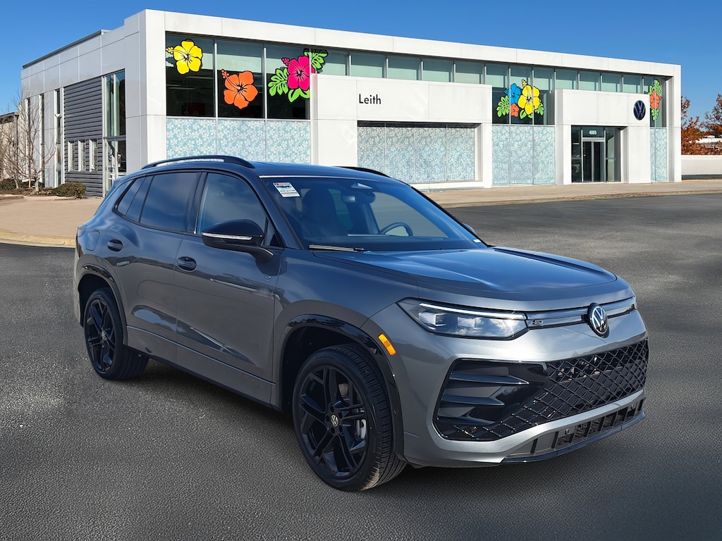 New 2026 Volkswagen Tiguan SE R-Line Black 2.0T SE R-Line Black 4MOTION