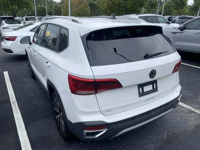 2024 Volkswagen Taos SE photo 3