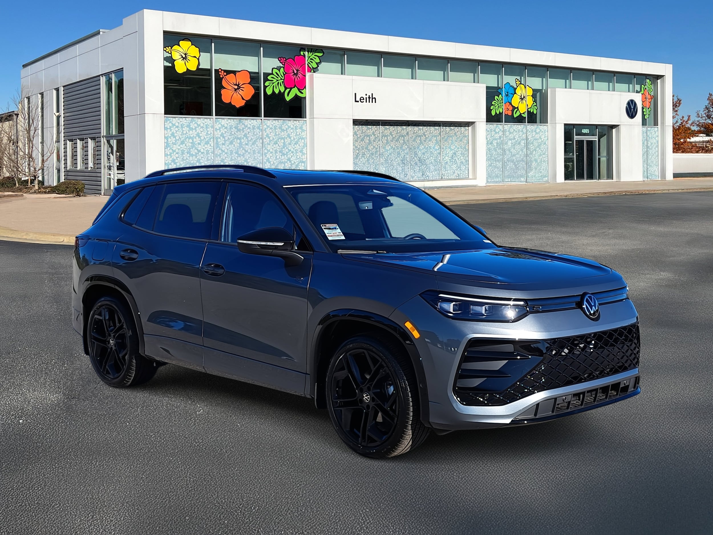 2026 Volkswagen Tiguan SE R-LINE BLACK's photo