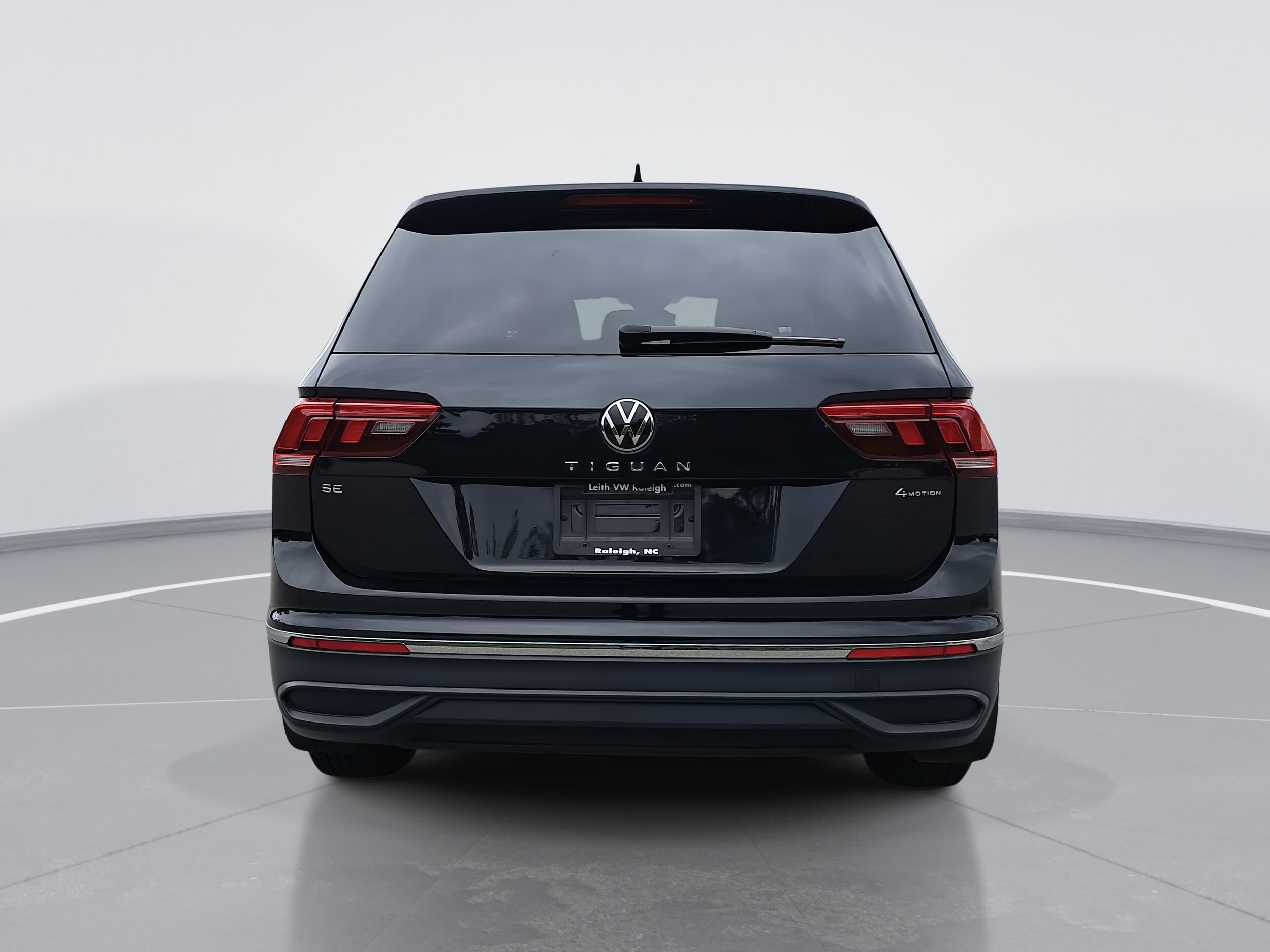 2024 Volkswagen Tiguan SE Wolfsburg Edition photo 4