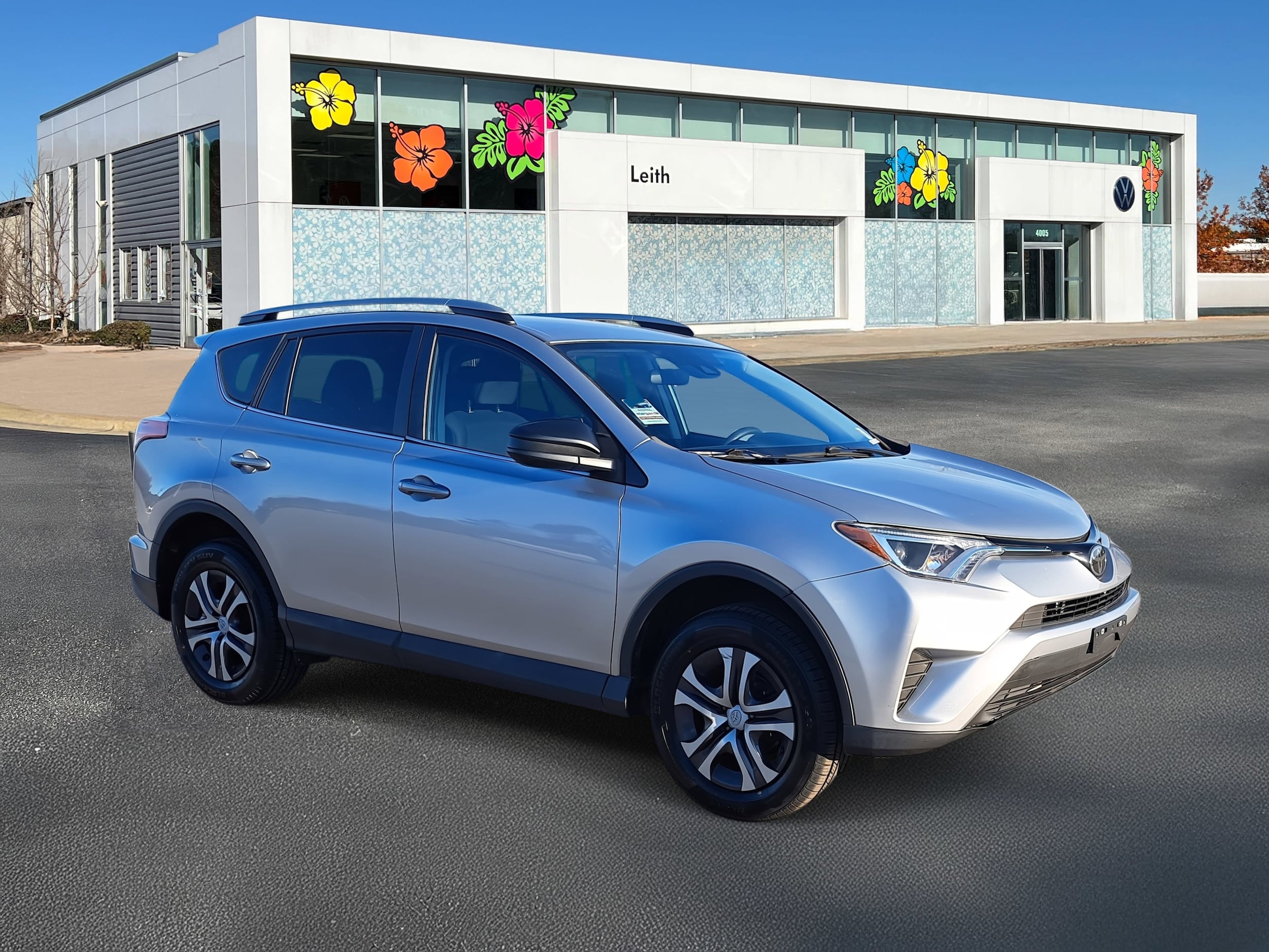 2017 Toyota RAV4 LE's photo
