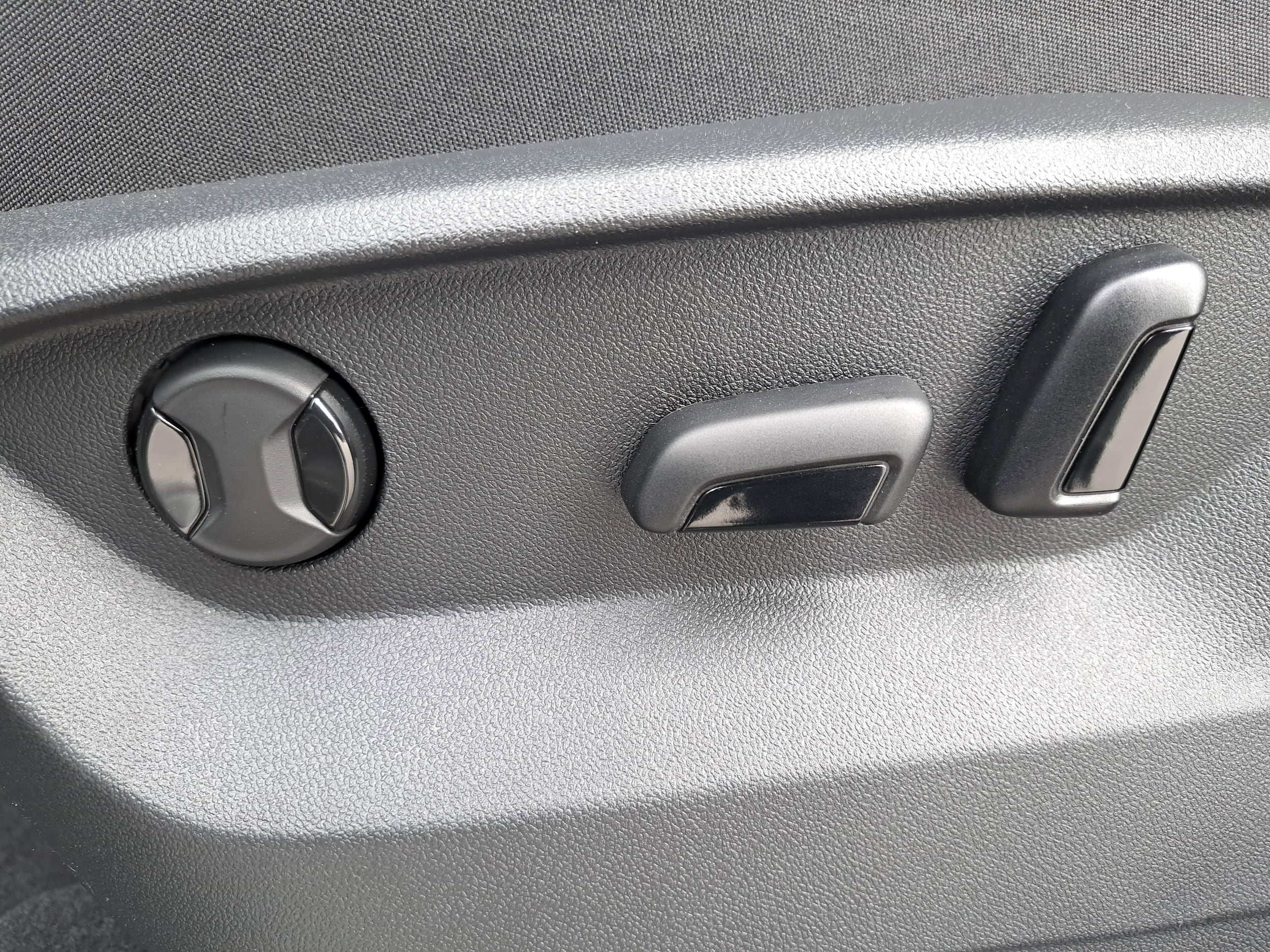 2026 Volkswagen Atlas Cross Sport SE w/Tech - Photo 26