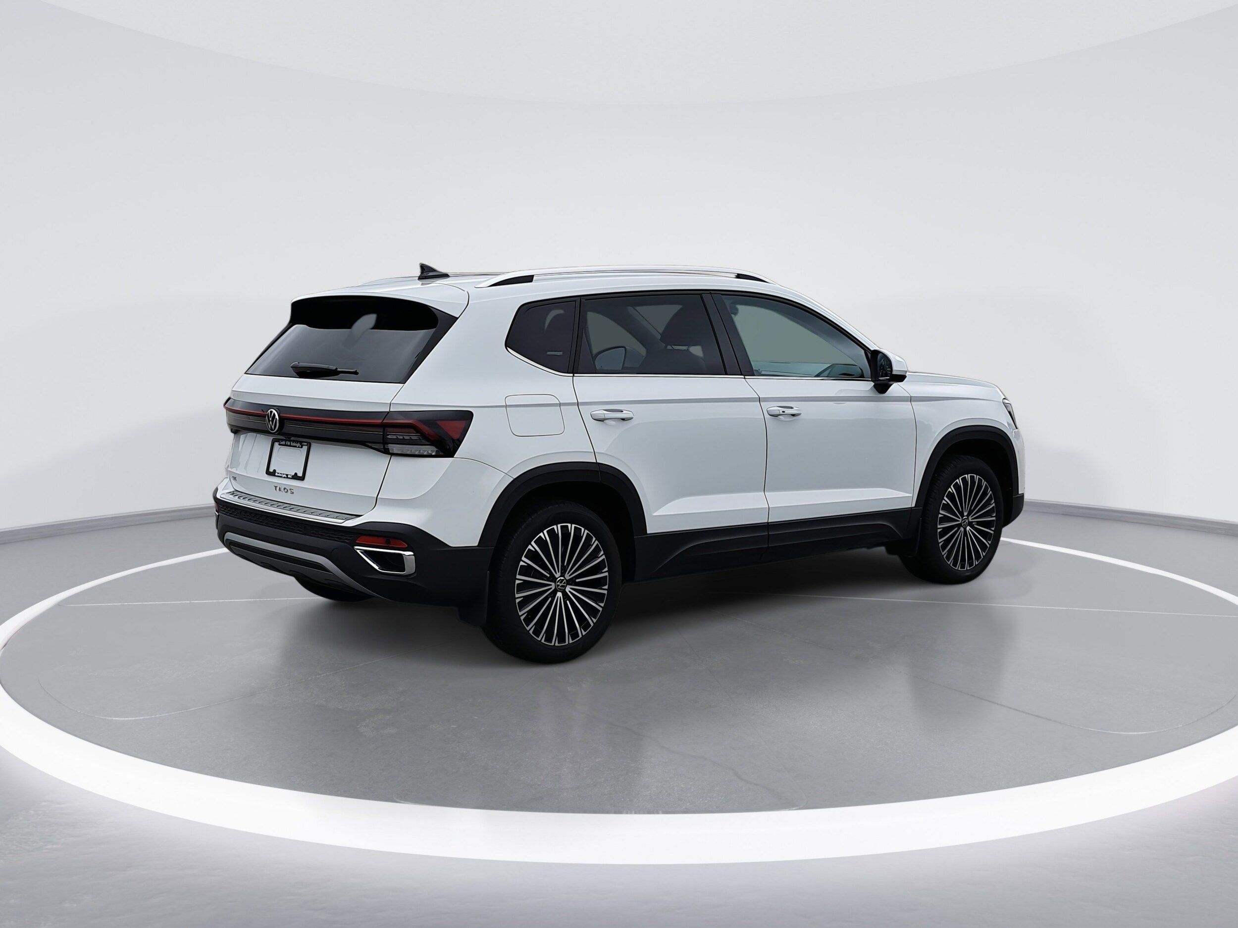 2025 Volkswagen Taos SE photo 2