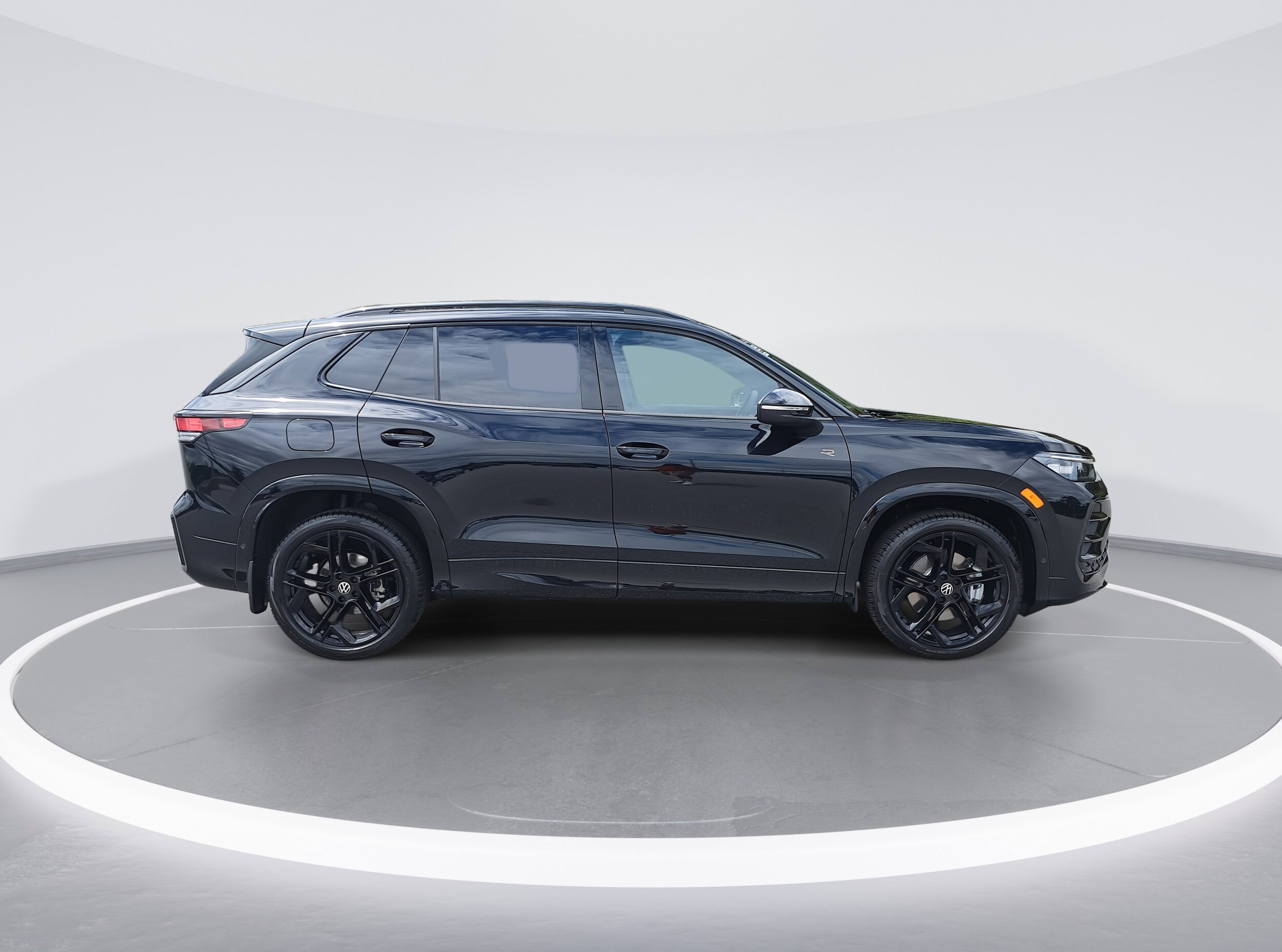 2025 Volkswagen Tiguan SE R-Line Black photo 2