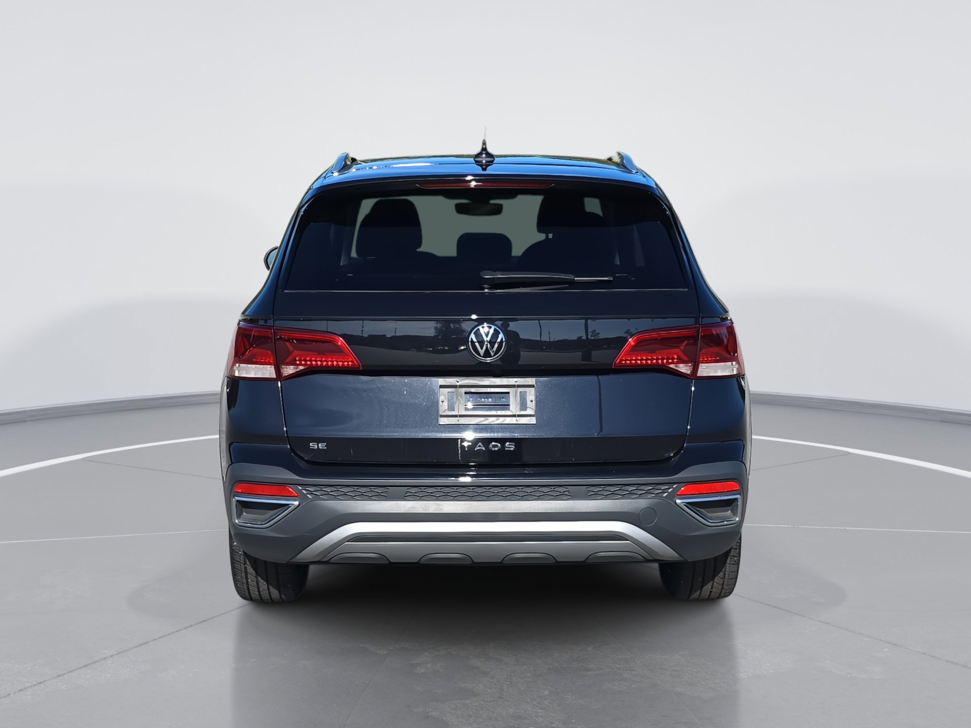 2024 Volkswagen Taos SE photo 2