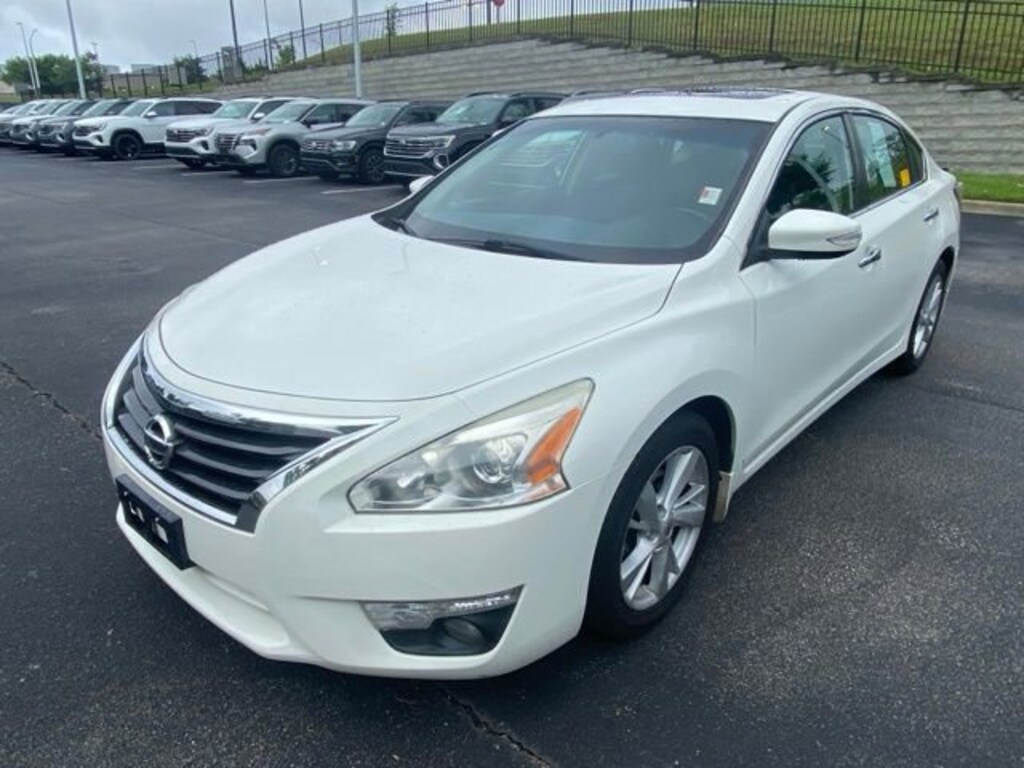 Used 2015 Nissan Altima 2.5 SV Sedan