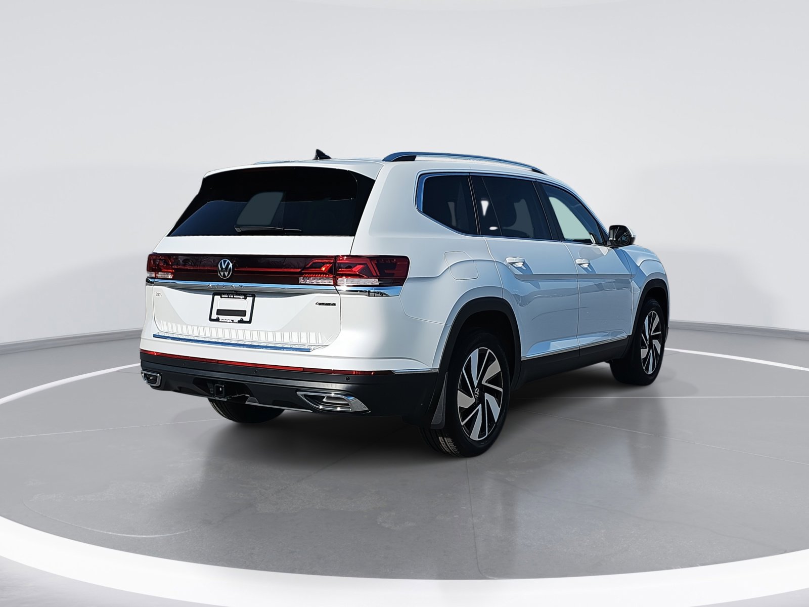 2025 Volkswagen Atlas SEL photo 3