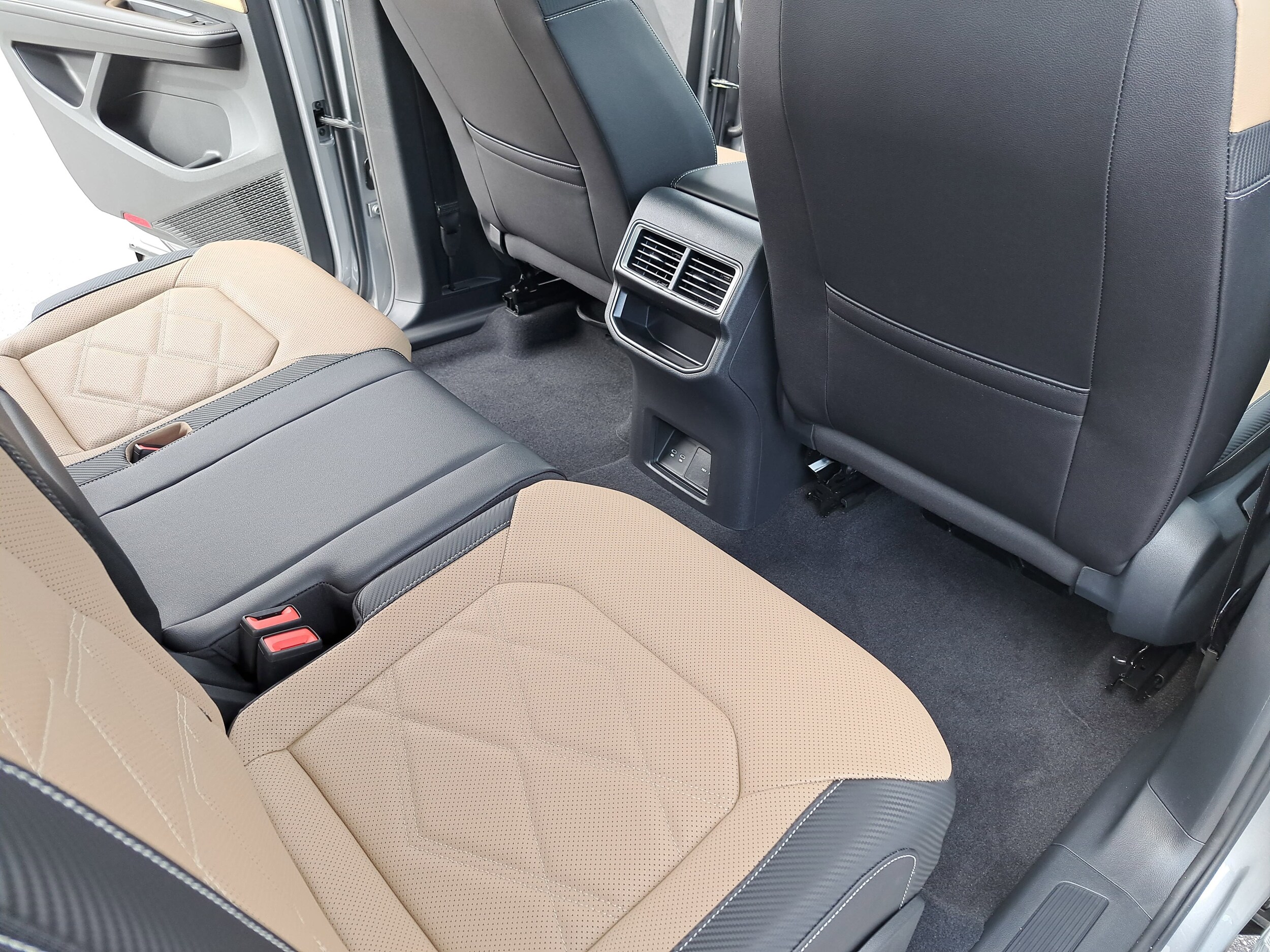 2026 Volkswagen Atlas Cross Sport SE w/Tech - Photo 11