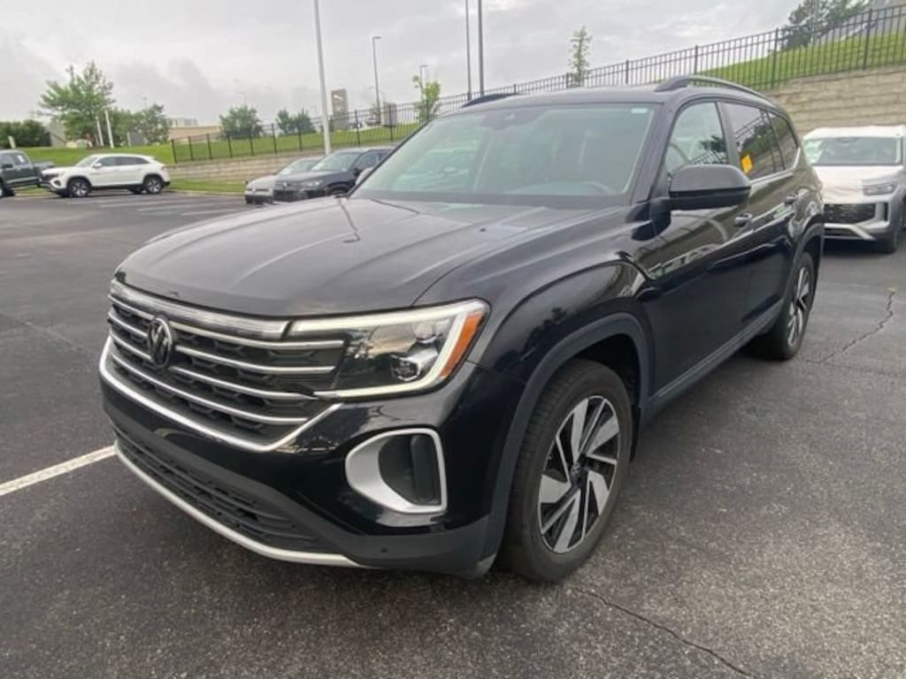 Used 2024 Volkswagen Atlas 2.0T SE w/Technology SUV