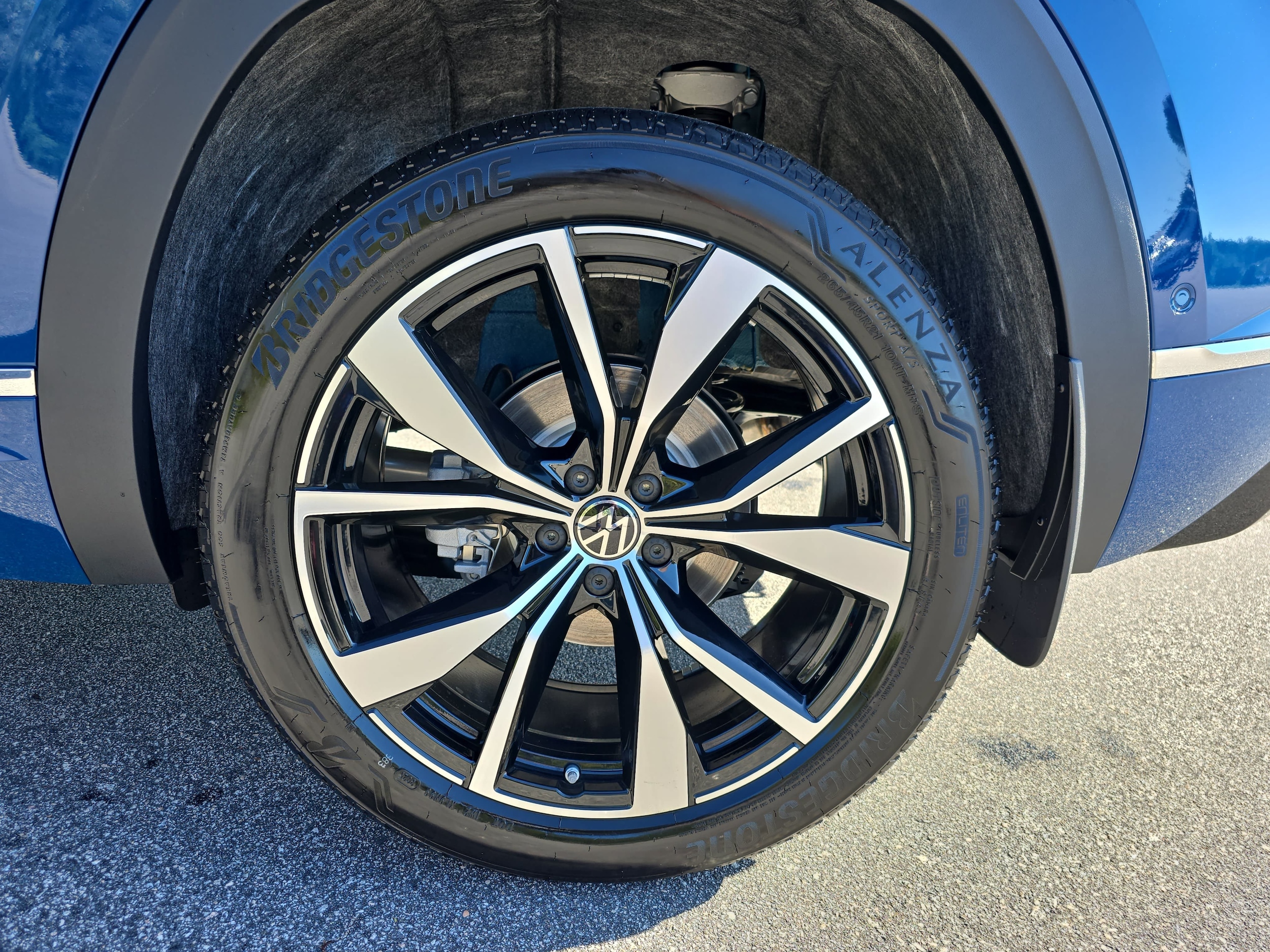 2026 Volkswagen Atlas Cross Sport SEL Premium R-LINE - Photo 32