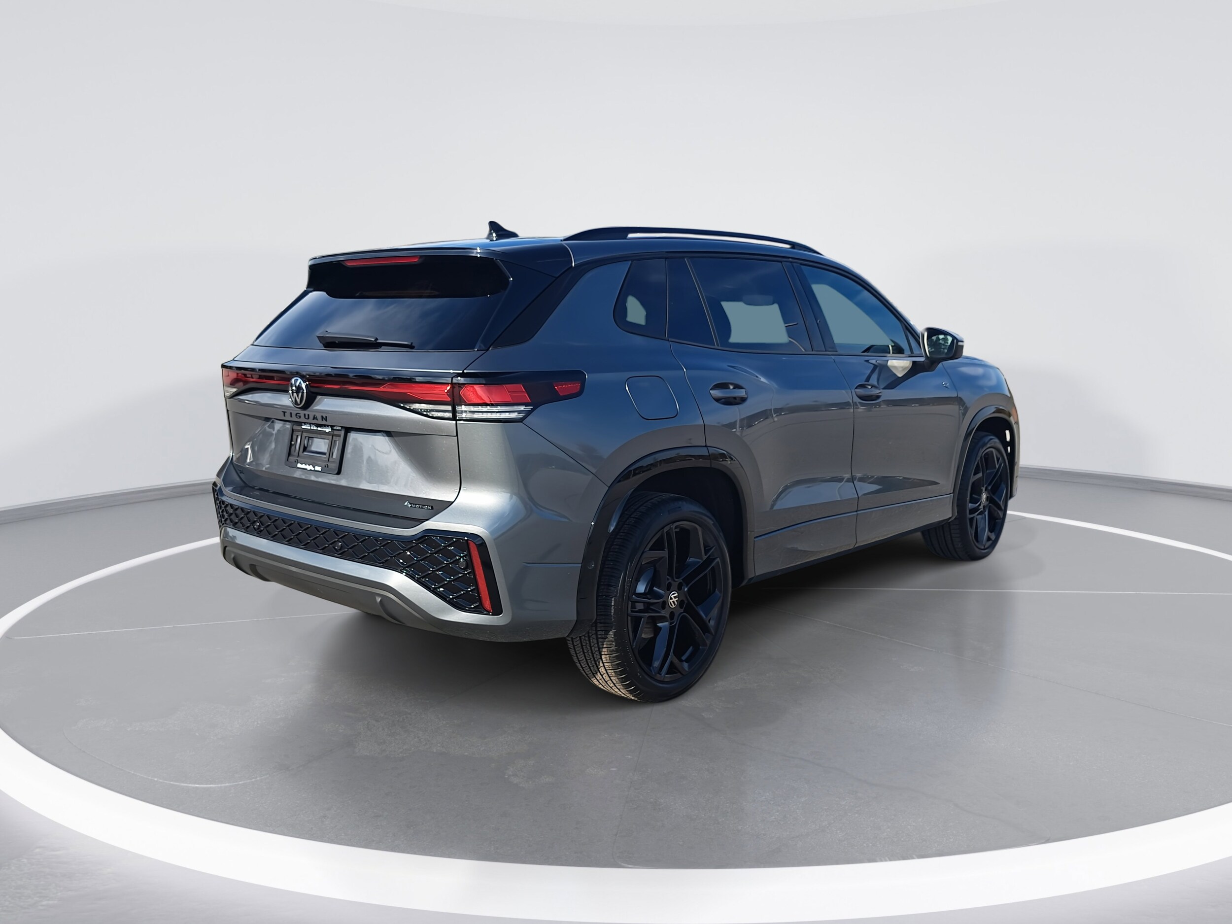 2026 Volkswagen Tiguan SE R-Line Black photo 2