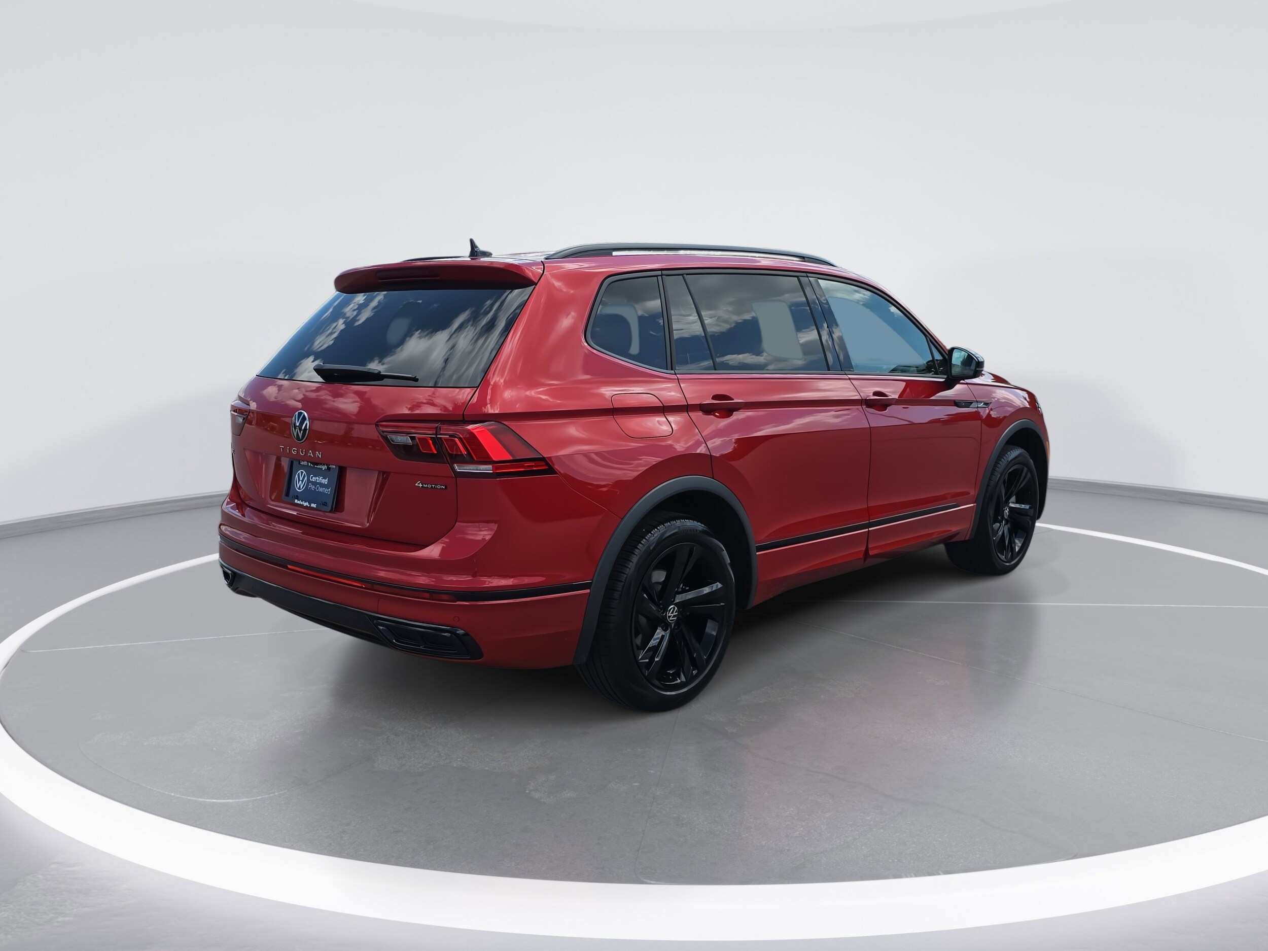2024 Volkswagen Tiguan SE R-Line Black photo 2
