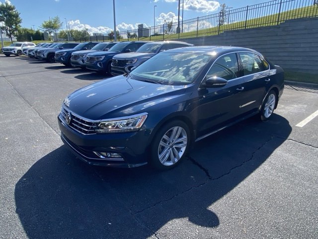 2018 Volkswagen Passat 2.0T SE photo 2