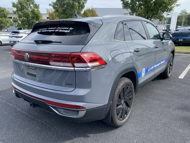 2025 Volkswagen Atlas Cross Sport SE Technology photo 2