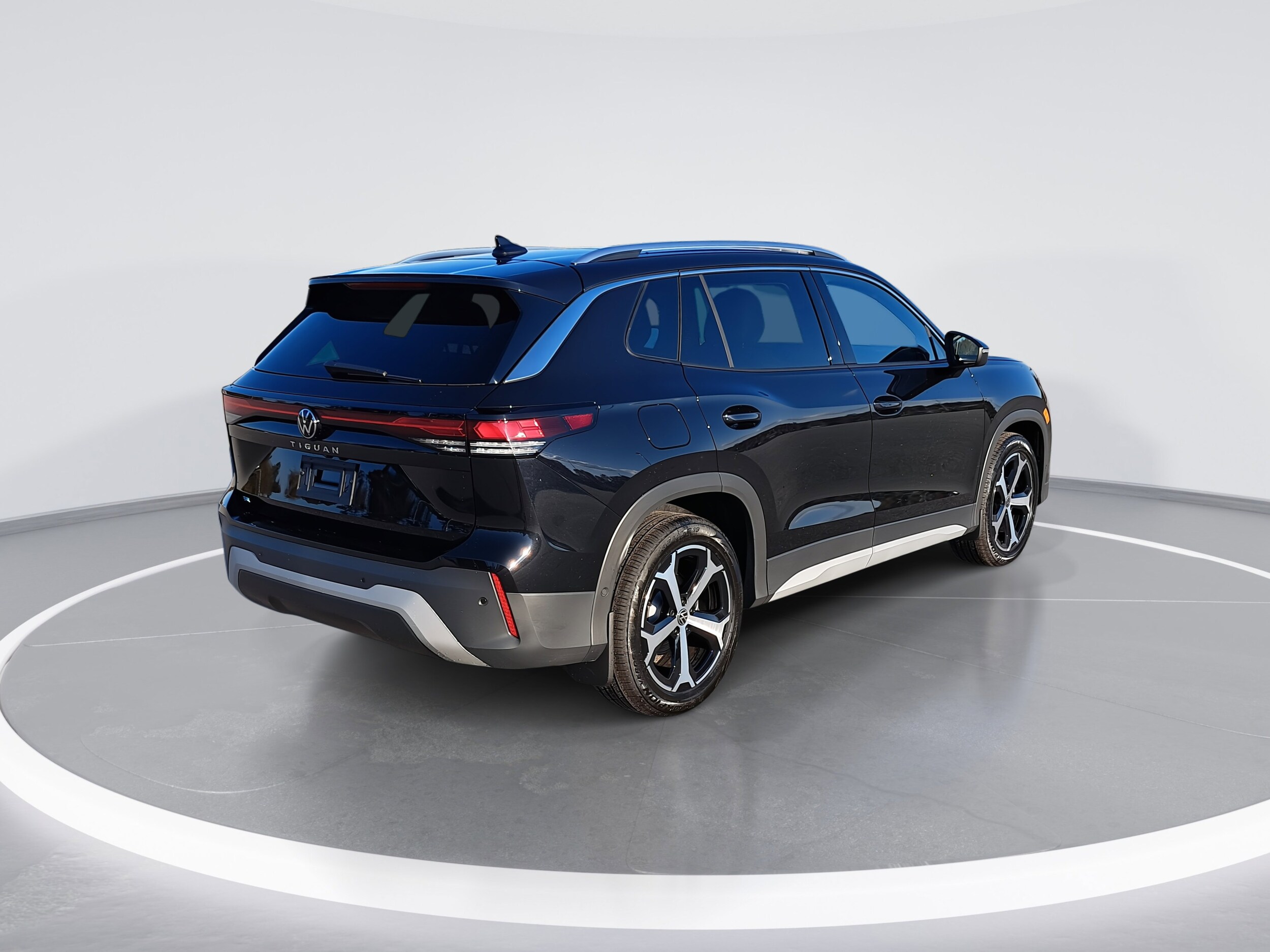 2026 Volkswagen Tiguan SE photo 2