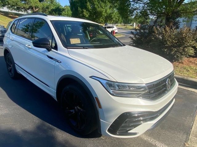 2023 Volkswagen Tiguan 2.0T SE R-Line Black's photo