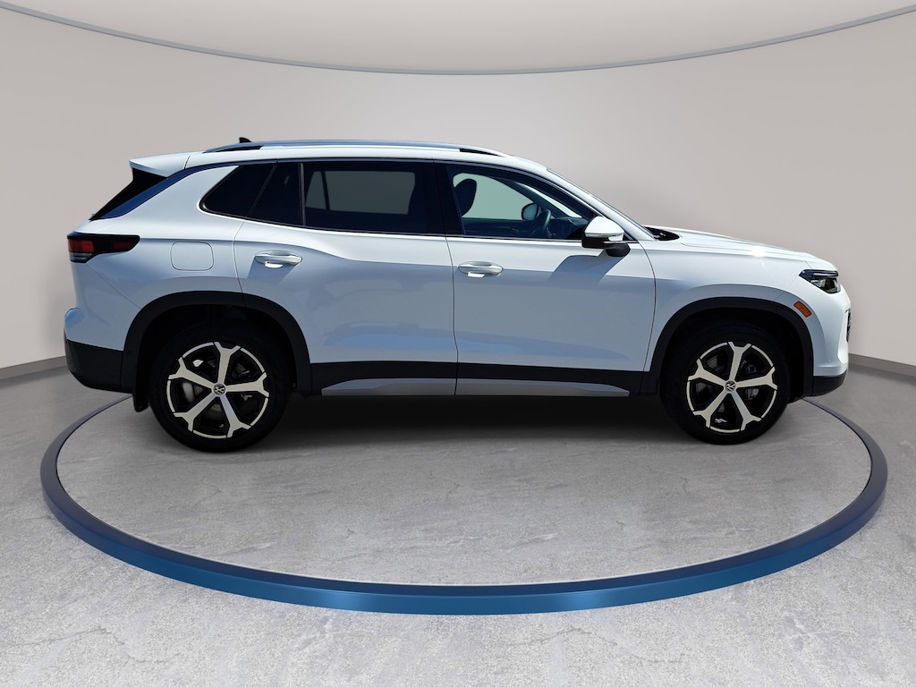 New 2026 Volkswagen Tiguan 2.0T SE SUV