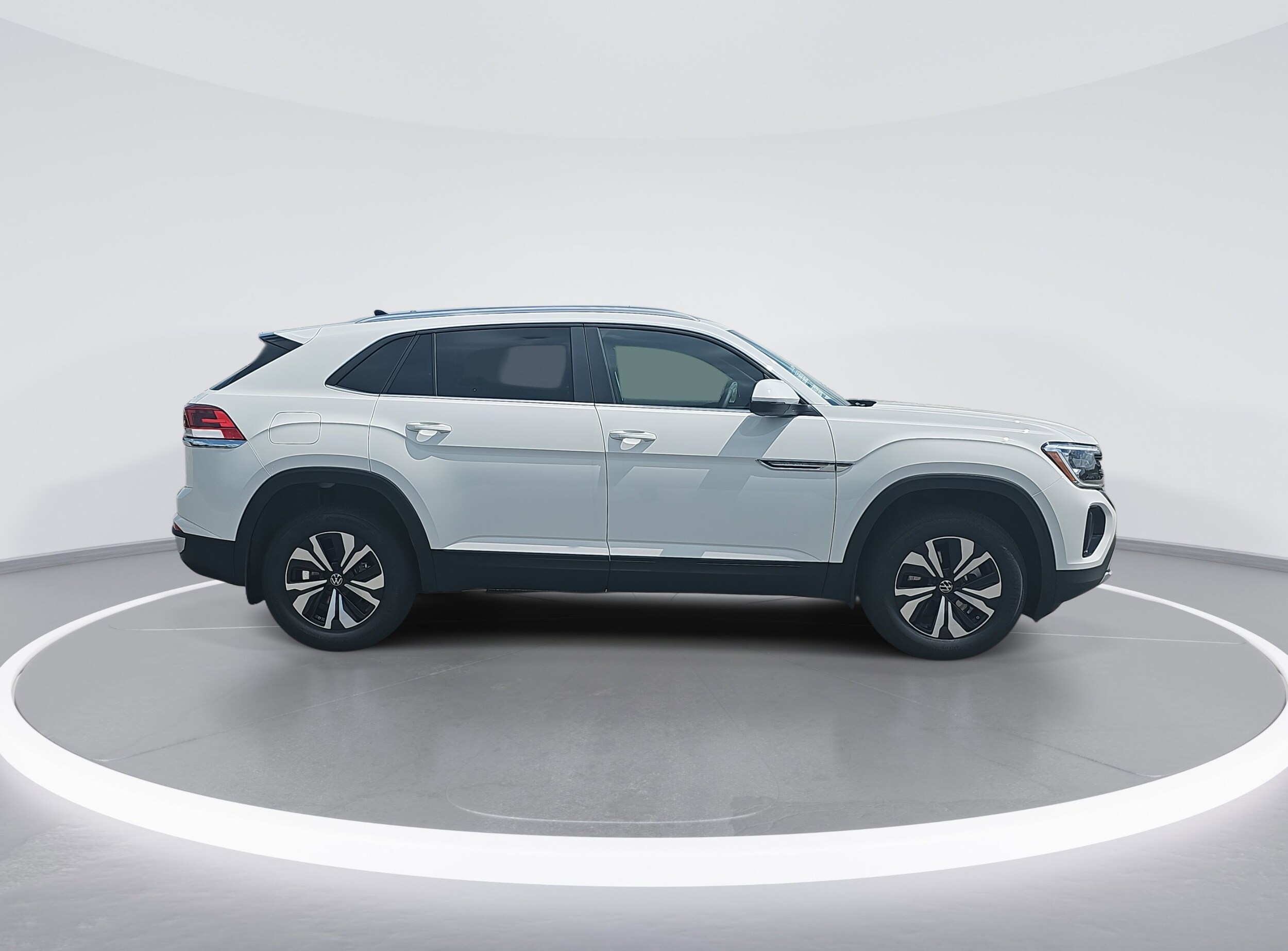 2025 Volkswagen Atlas Cross Sport SE photo 2