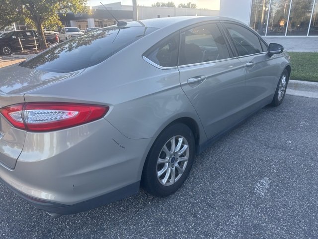 2015 Ford Fusion S photo 3