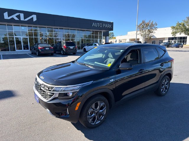 Used 2024 Kia Seltos LX SUV