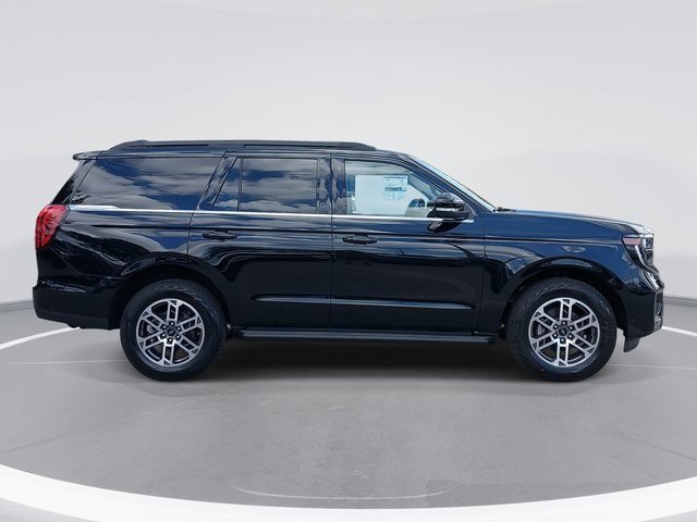 2025 Ford Expedition photo 4