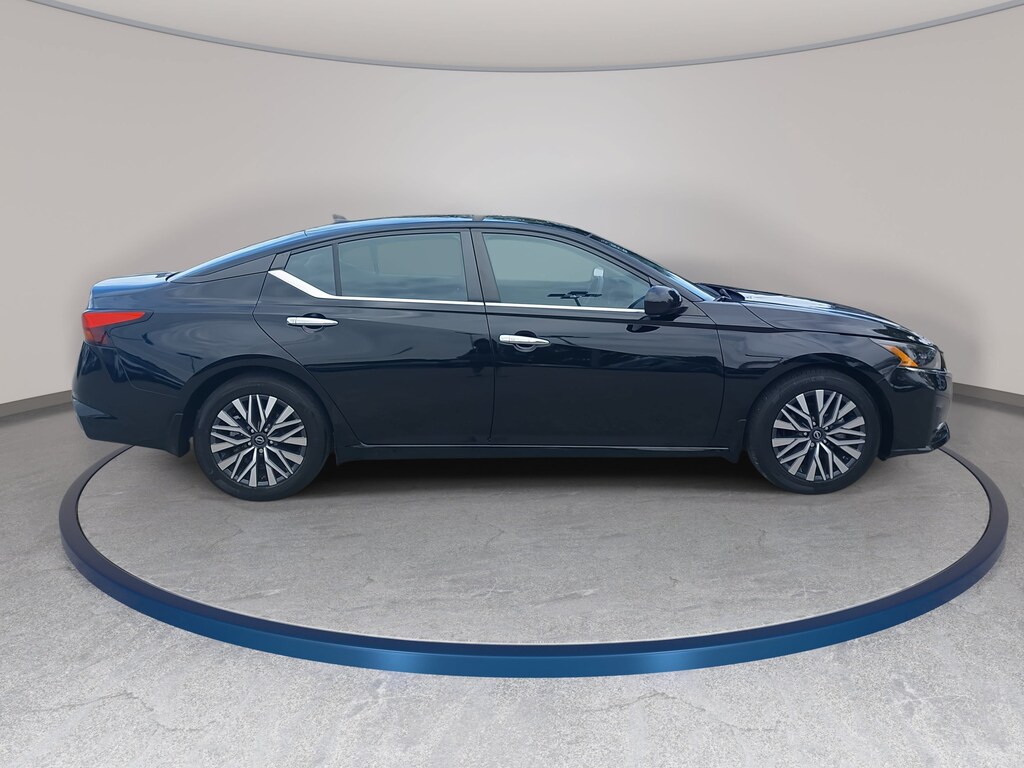 Used 2024 Nissan Altima 2.5 SV Sedan